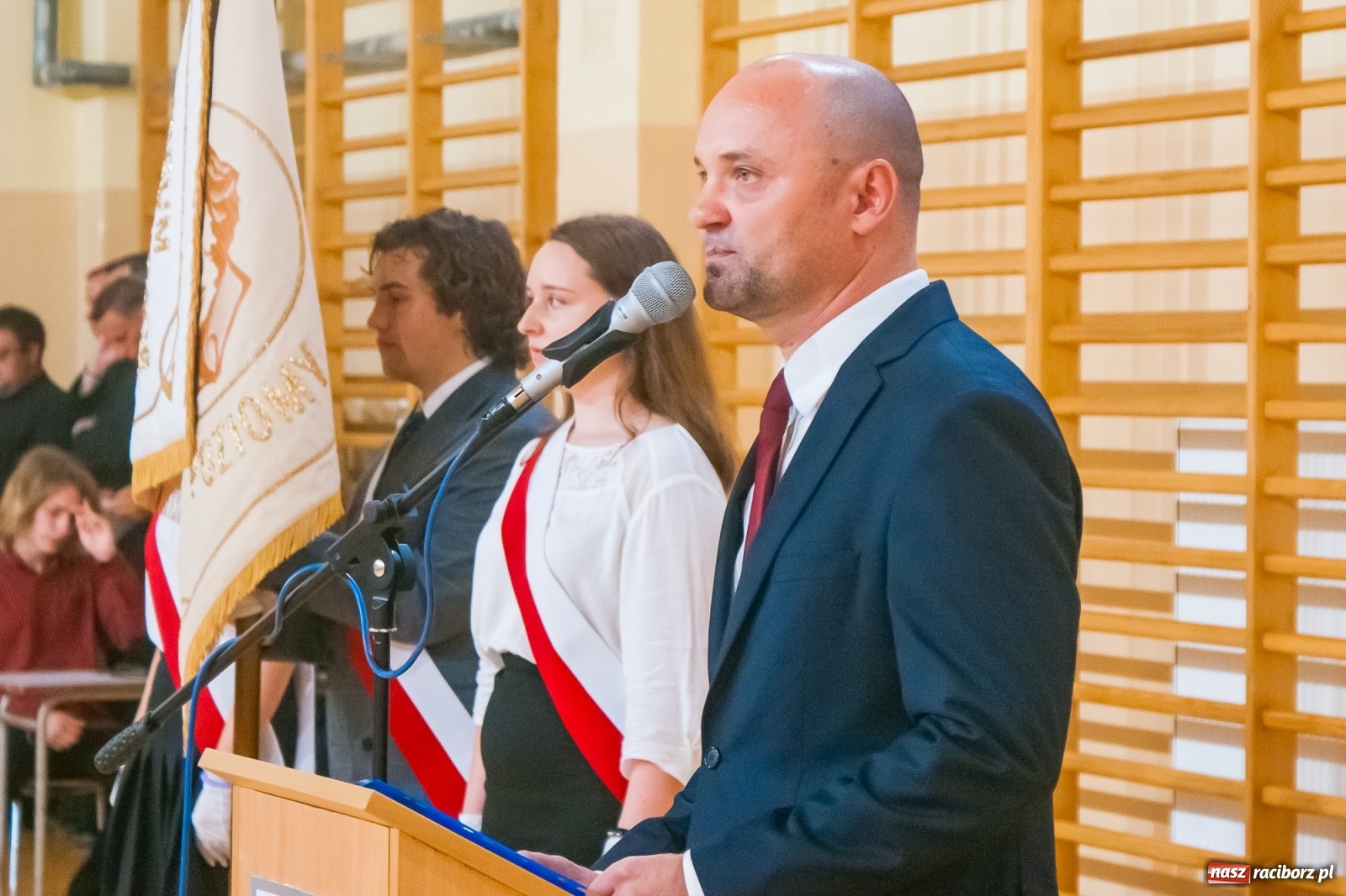 Zdjęcie w galerii na portalu naszraciborz.pl: Uroczyście ślubuję! Inauguracja roku szkolnego w II LO [FOTO i WIDEO] wiadomości z regionu