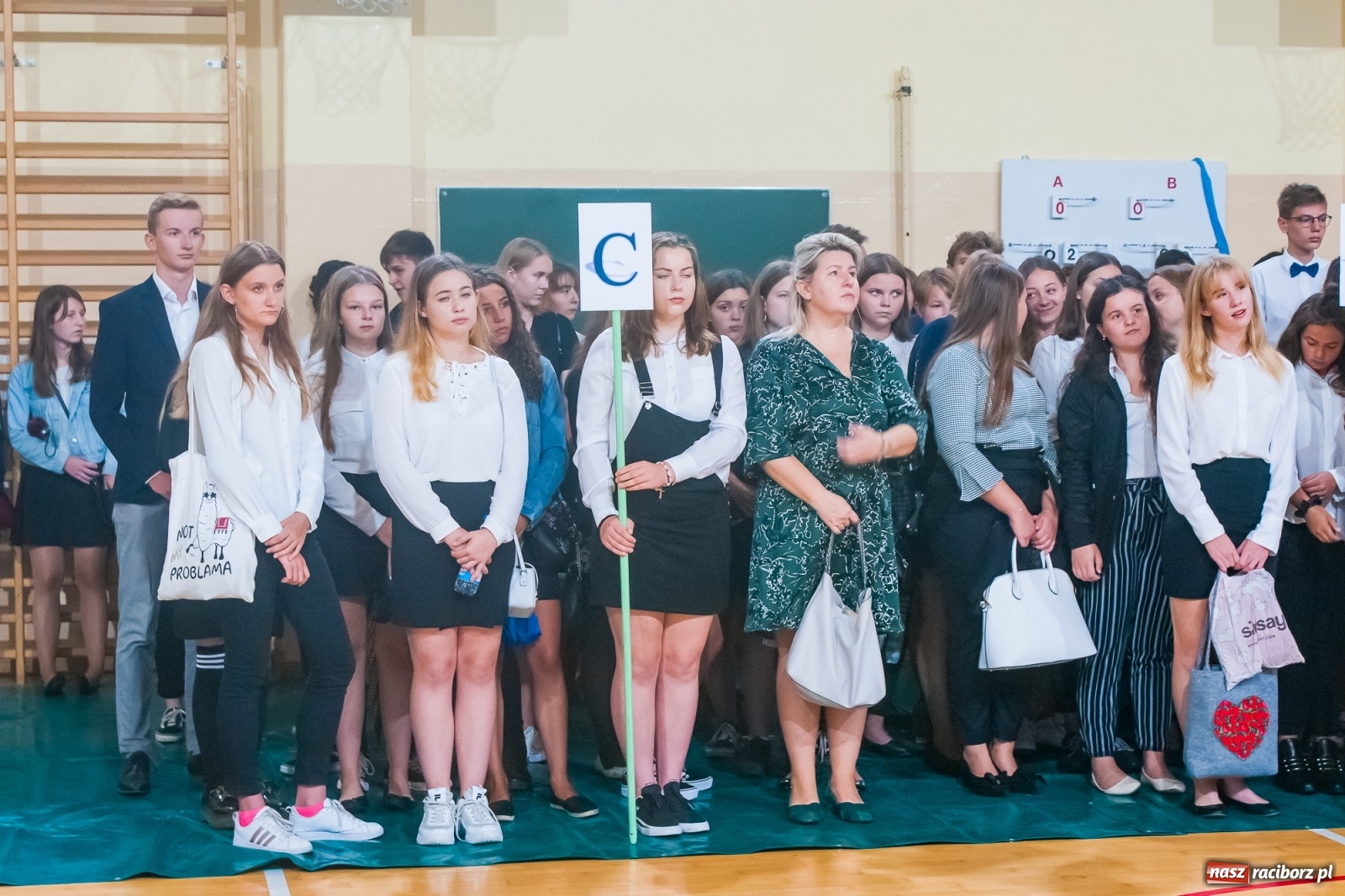 Zdjęcie w galerii na portalu naszraciborz.pl: Uroczyście ślubuję! Inauguracja roku szkolnego w II LO [FOTO i WIDEO] wiadomości z regionu