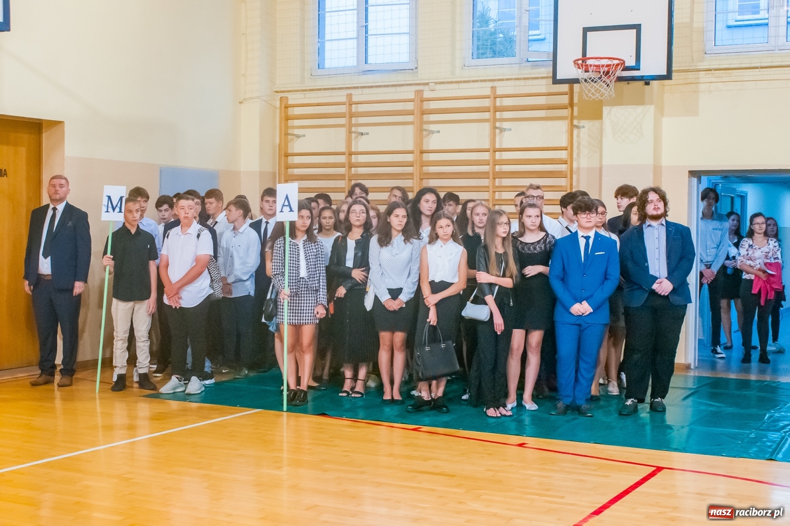 Zdjęcie w galerii na portalu naszraciborz.pl: Uroczyście ślubuję! Inauguracja roku szkolnego w II LO [FOTO i WIDEO] wiadomości z regionu