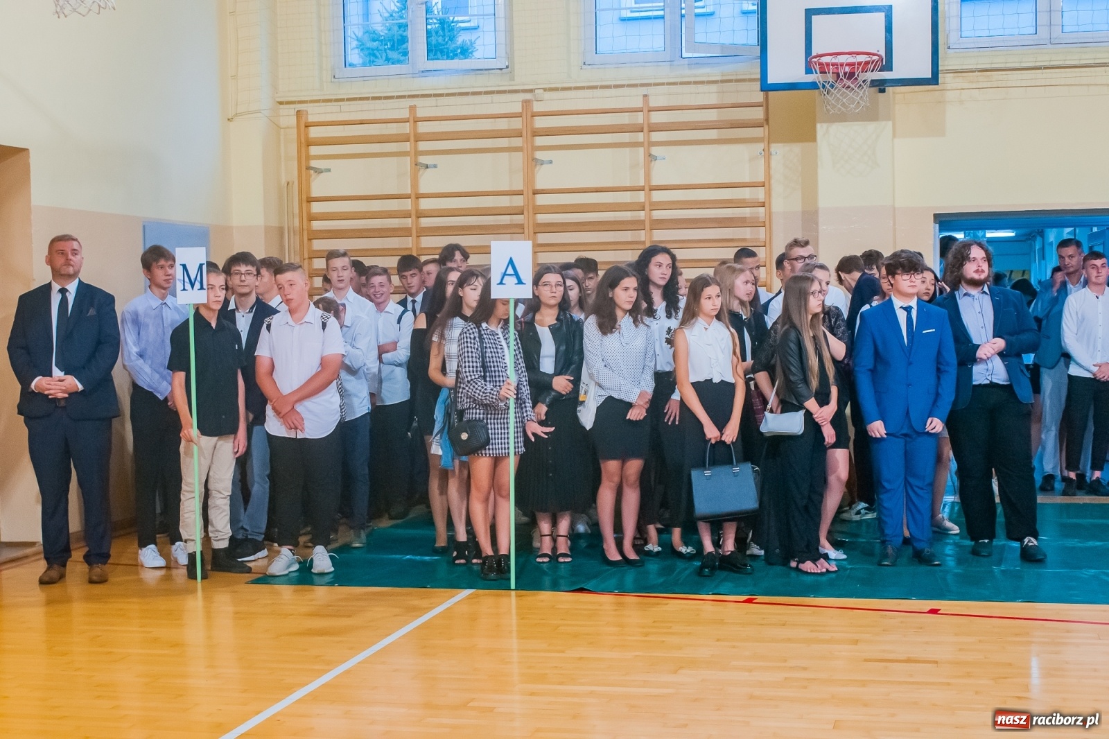 Zdjęcie w galerii na portalu naszraciborz.pl: Uroczyście ślubuję! Inauguracja roku szkolnego w II LO [FOTO i WIDEO] wiadomości z regionu