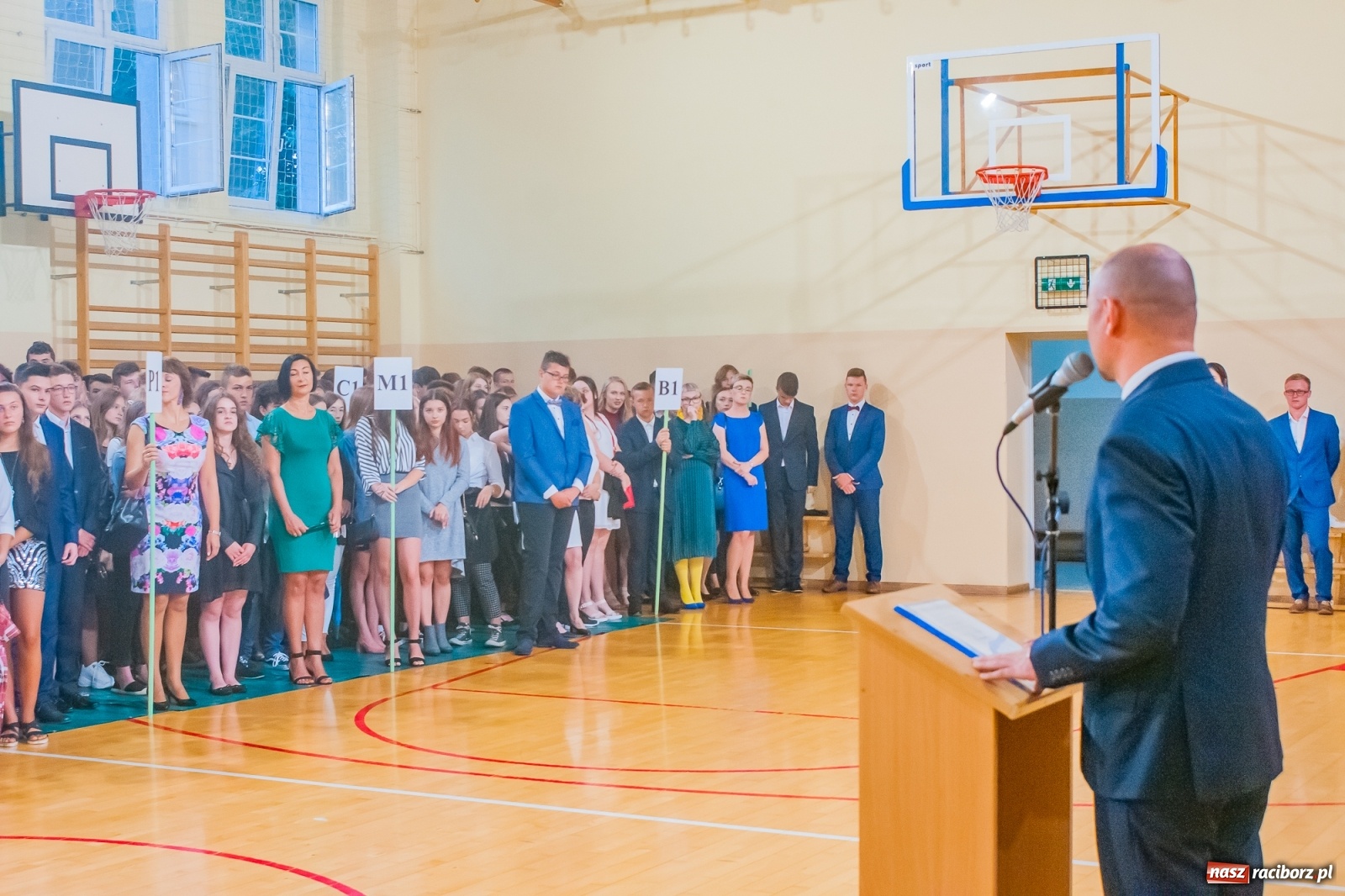 Zdjęcie w galerii na portalu naszraciborz.pl: Uroczyście ślubuję! Inauguracja roku szkolnego w II LO [FOTO i WIDEO] wiadomości z regionu