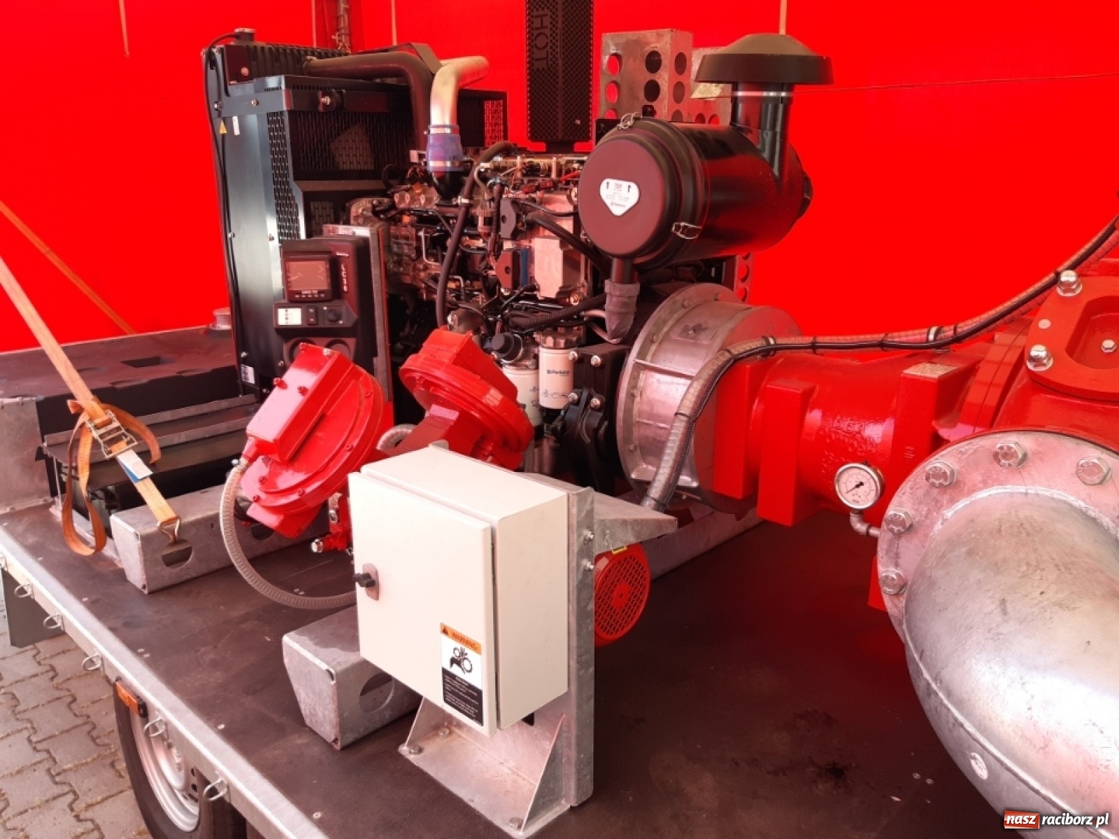 Zdjęcie w galerii na portalu naszraciborz.pl: Pompy monstrum trafiły z Raciborza do Warszawy [FOTO] wiadomości z regionu