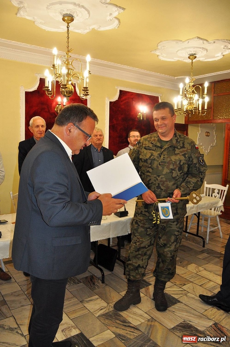 Zdjęcie w galerii na portalu naszraciborz.pl: Kuźnia Raciborska czeka na wojsko [WIDEO]  wiadomości z regionu