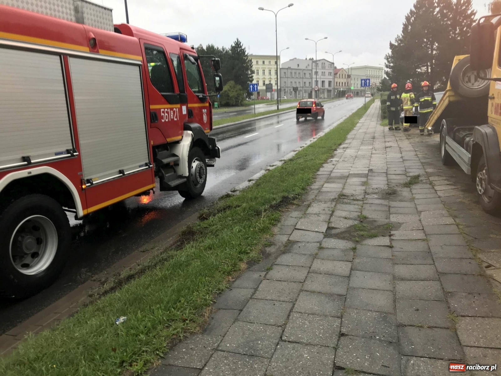 Zdjęcie w galerii na portalu naszraciborz.pl: Kierowca audi wyleciał z Odrostrady [FOTO] wiadomości z regionu