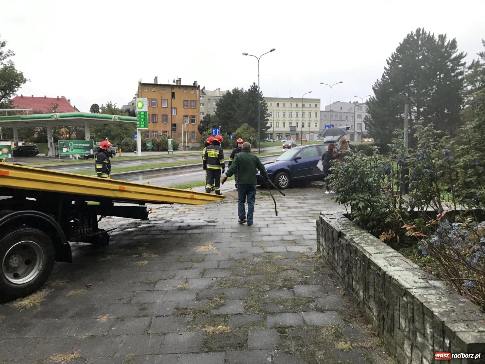 Zdjęcie w galerii na portalu naszraciborz.pl: Kierowca audi wyleciał z Odrostrady [FOTO] wiadomości z regionu