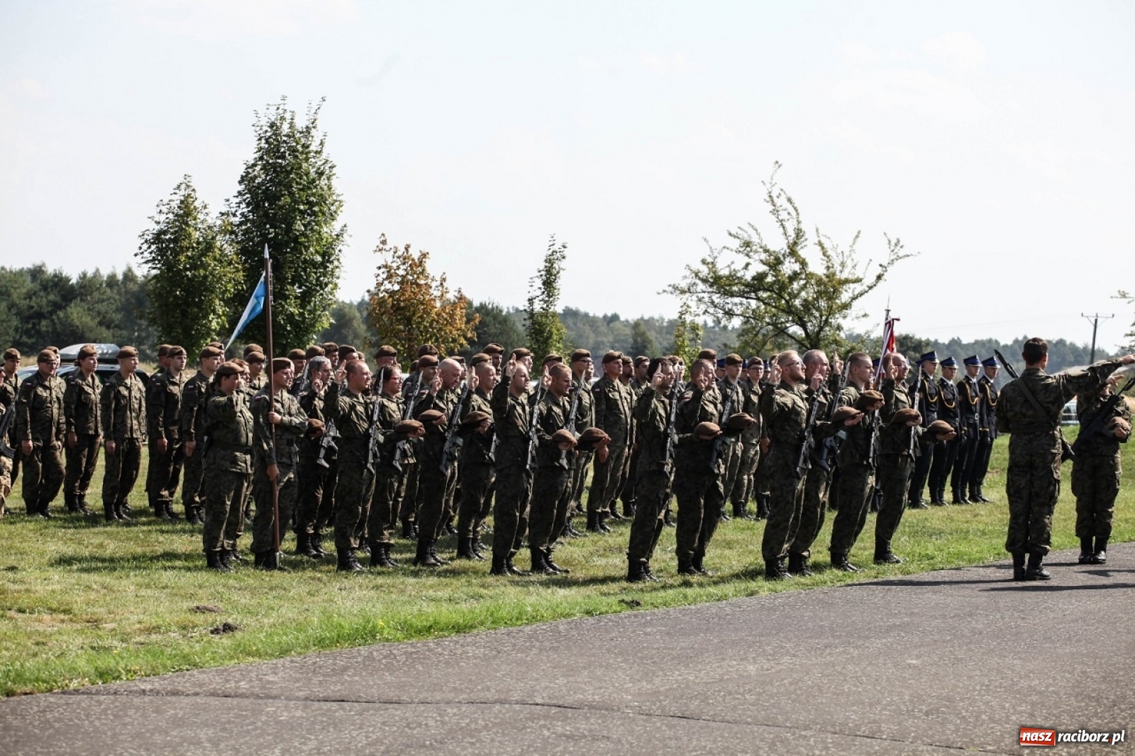 Zdjęcie w galerii na portalu naszraciborz.pl: Kolejni terytorialsi złożyli przysięgę wojskową wiadomości z regionu