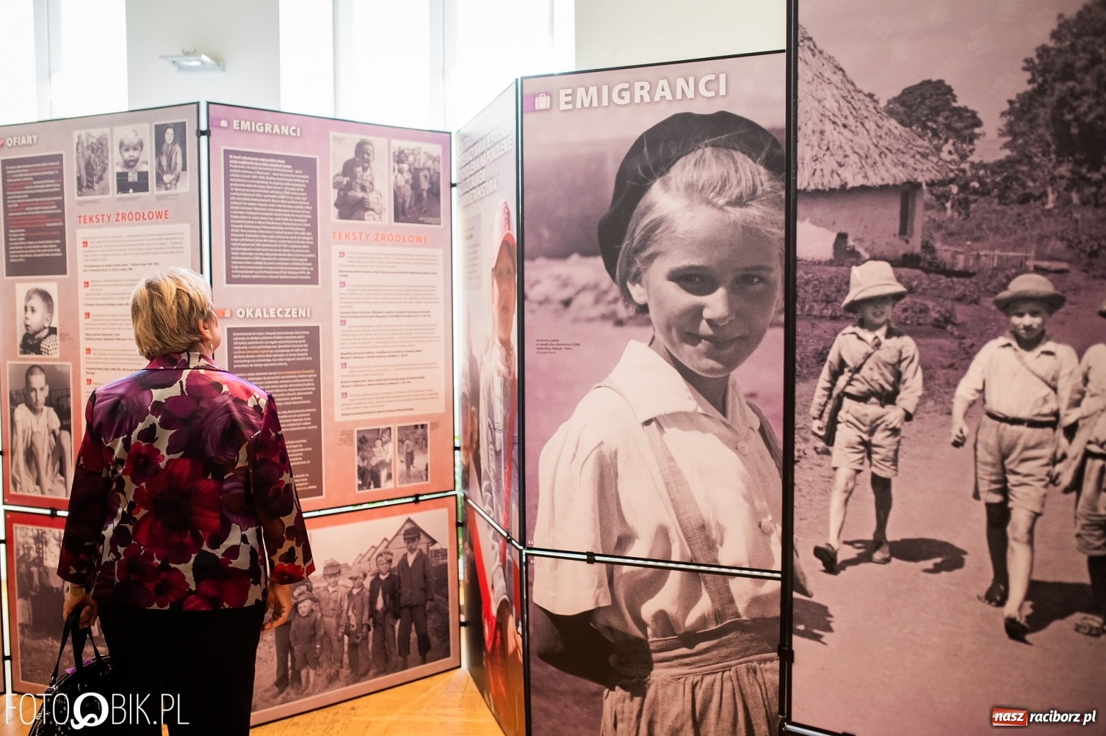 Zdjęcie w galerii na portalu naszraciborz.pl: Otwarcie wystawy Ukradzione dzieciństwo oraz projekcja filmu Kinderlager Pogrzebin wiadomości z regionu