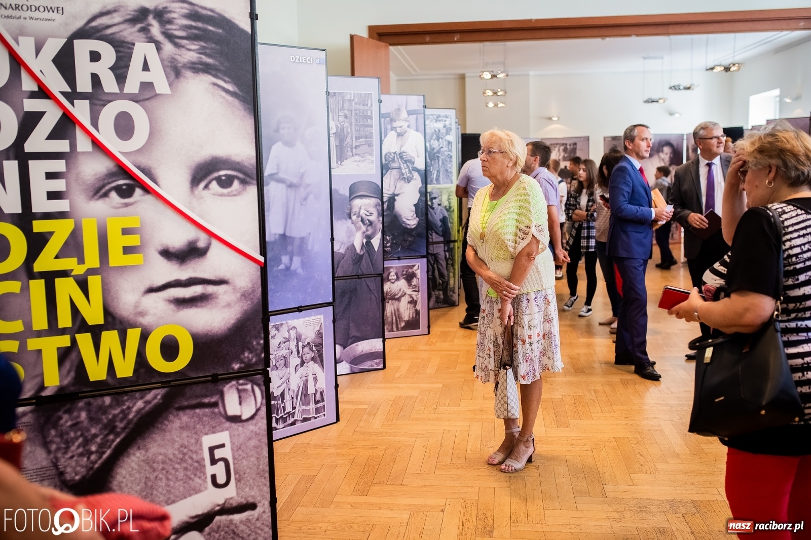 Zdjęcie w galerii na portalu naszraciborz.pl: Otwarcie wystawy Ukradzione dzieciństwo oraz projekcja filmu Kinderlager Pogrzebin wiadomości z regionu