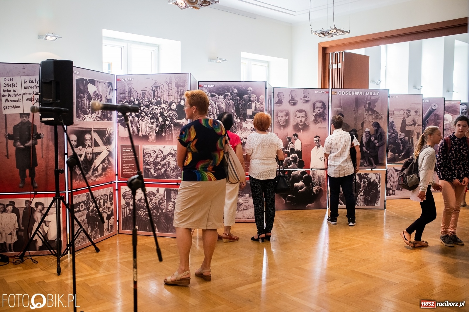 Zdjęcie w galerii na portalu naszraciborz.pl: Otwarcie wystawy Ukradzione dzieciństwo oraz projekcja filmu Kinderlager Pogrzebin wiadomości z regionu