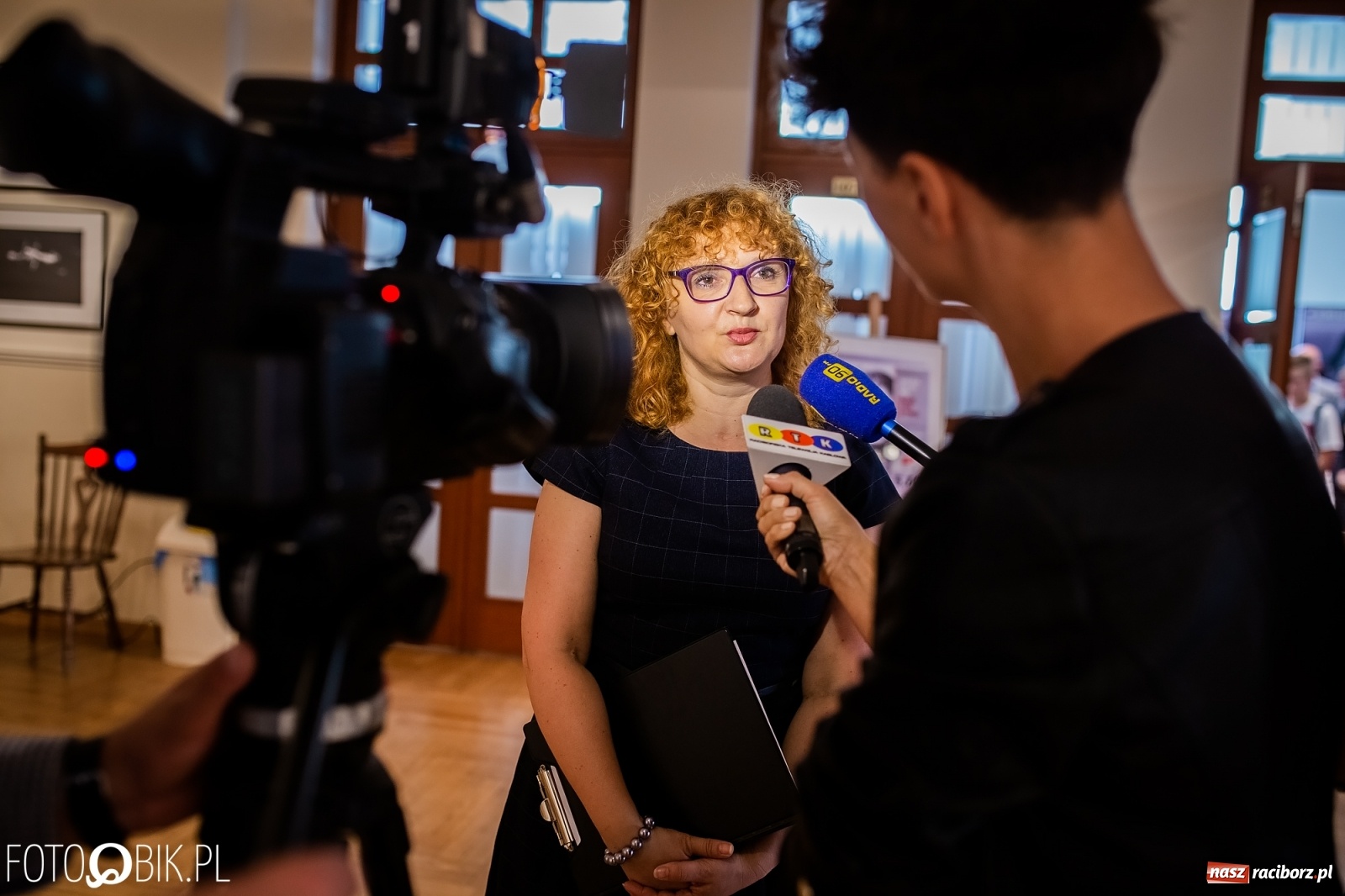 Zdjęcie w galerii na portalu naszraciborz.pl: Otwarcie wystawy Ukradzione dzieciństwo oraz projekcja filmu Kinderlager Pogrzebin wiadomości z regionu