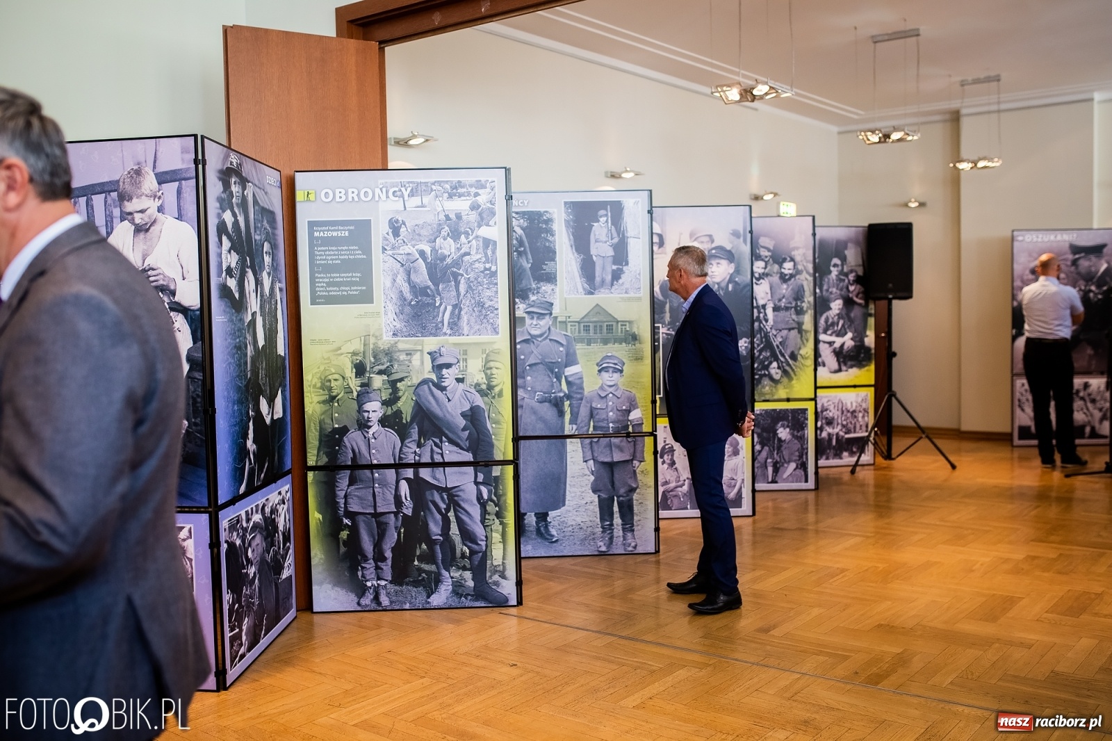 Zdjęcie w galerii na portalu naszraciborz.pl: Otwarcie wystawy Ukradzione dzieciństwo oraz projekcja filmu Kinderlager Pogrzebin wiadomości z regionu