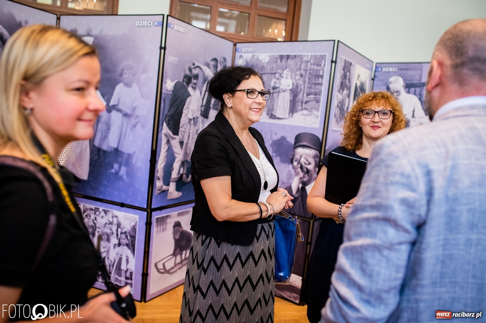 Zdjęcie w galerii na portalu naszraciborz.pl: Otwarcie wystawy Ukradzione dzieciństwo oraz projekcja filmu Kinderlager Pogrzebin wiadomości z regionu