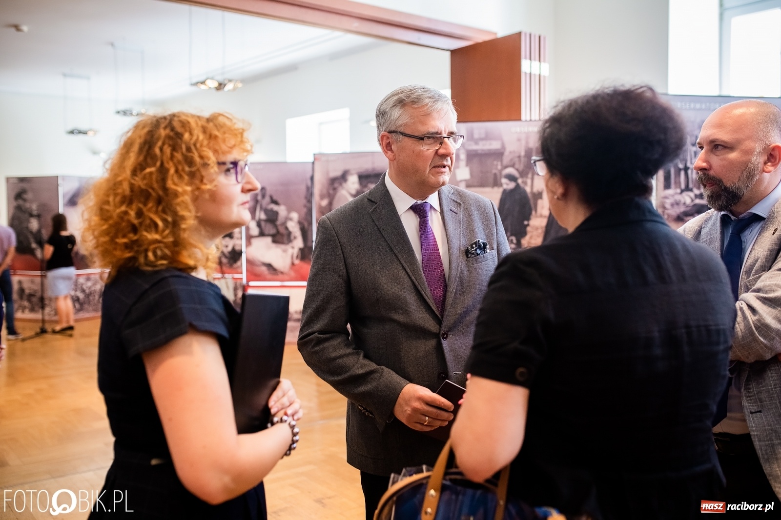 Zdjęcie w galerii na portalu naszraciborz.pl: Otwarcie wystawy Ukradzione dzieciństwo oraz projekcja filmu Kinderlager Pogrzebin wiadomości z regionu