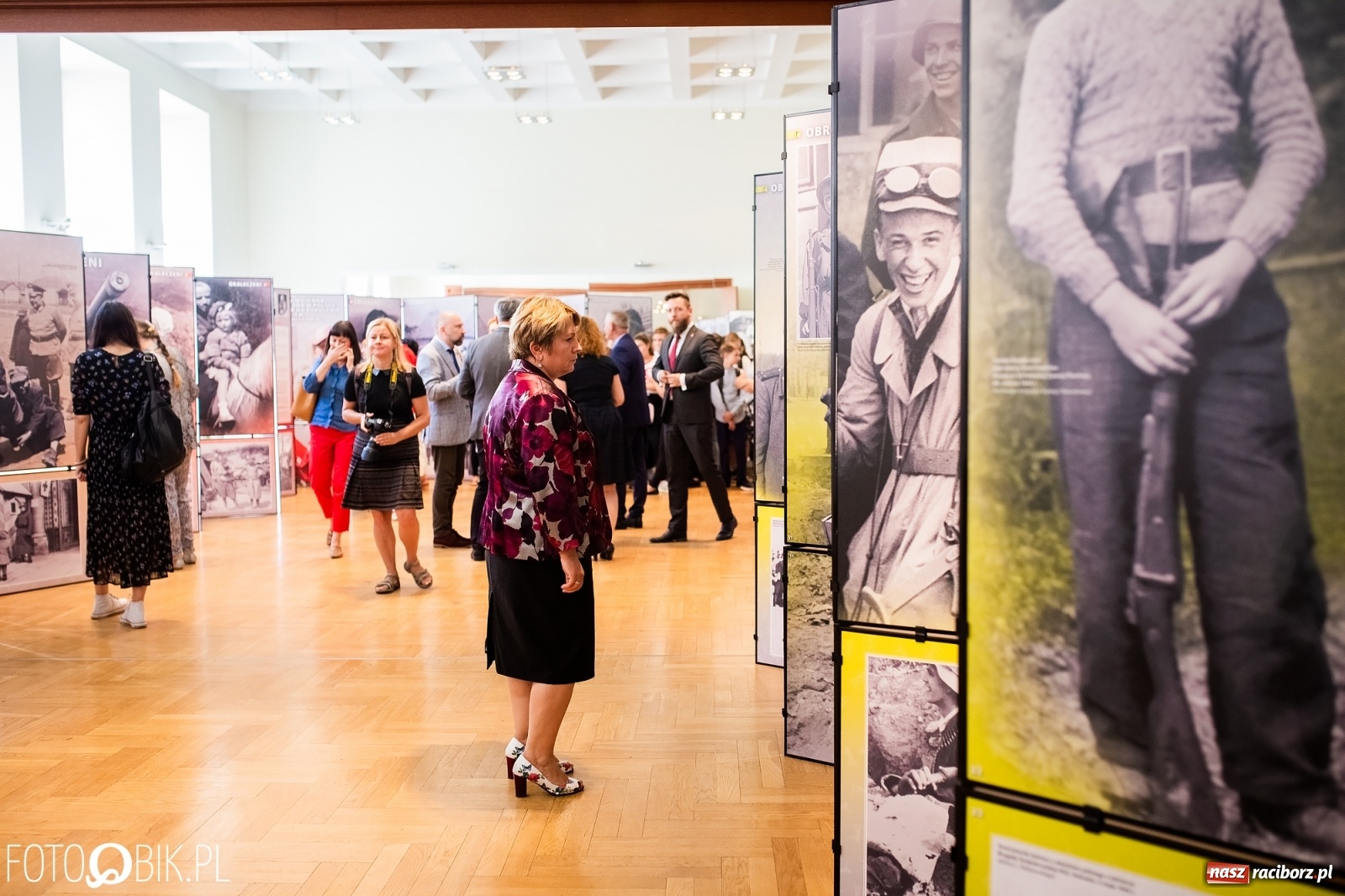 Zdjęcie w galerii na portalu naszraciborz.pl: Otwarcie wystawy Ukradzione dzieciństwo oraz projekcja filmu Kinderlager Pogrzebin wiadomości z regionu