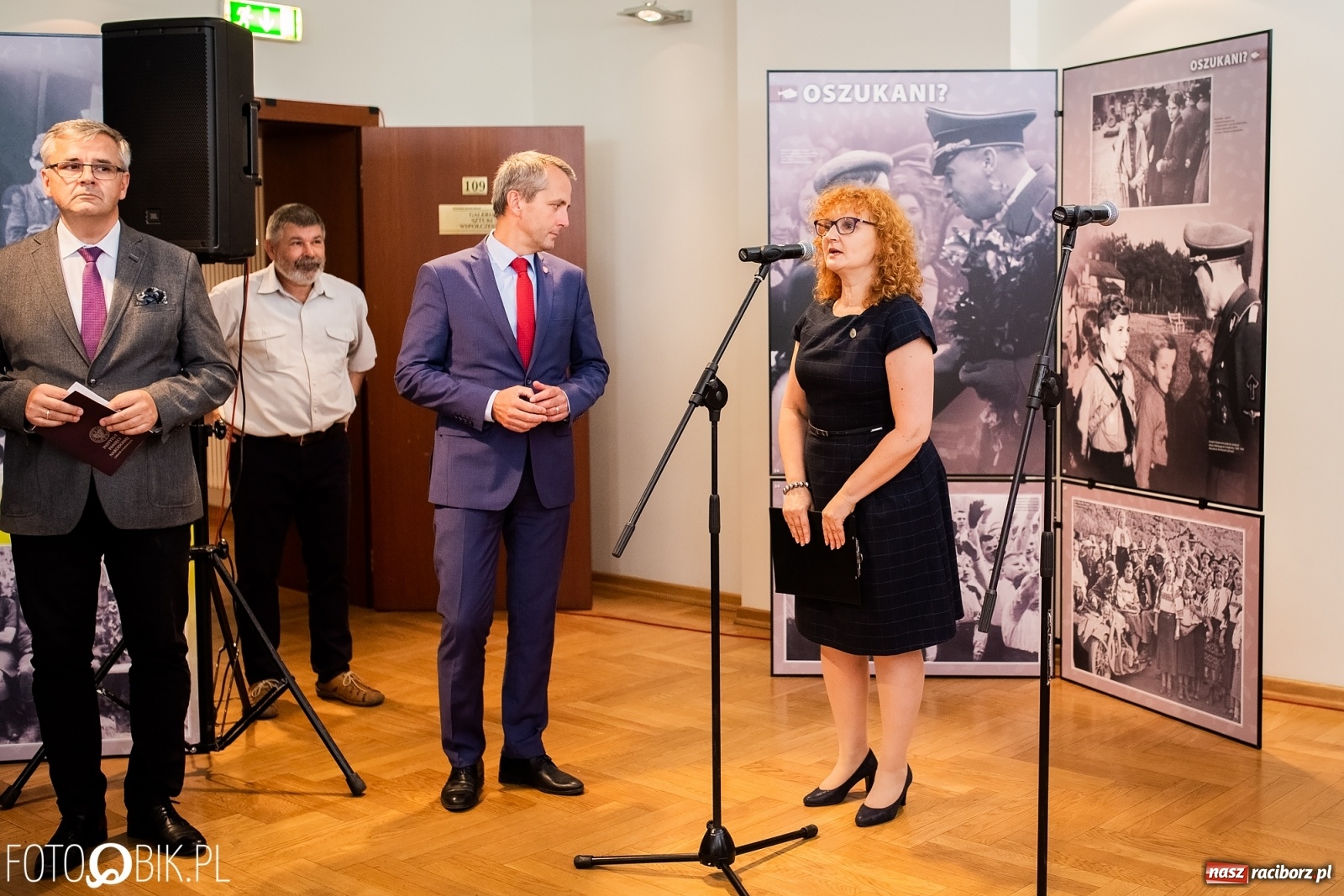 Zdjęcie w galerii na portalu naszraciborz.pl: Otwarcie wystawy Ukradzione dzieciństwo oraz projekcja filmu Kinderlager Pogrzebin wiadomości z regionu