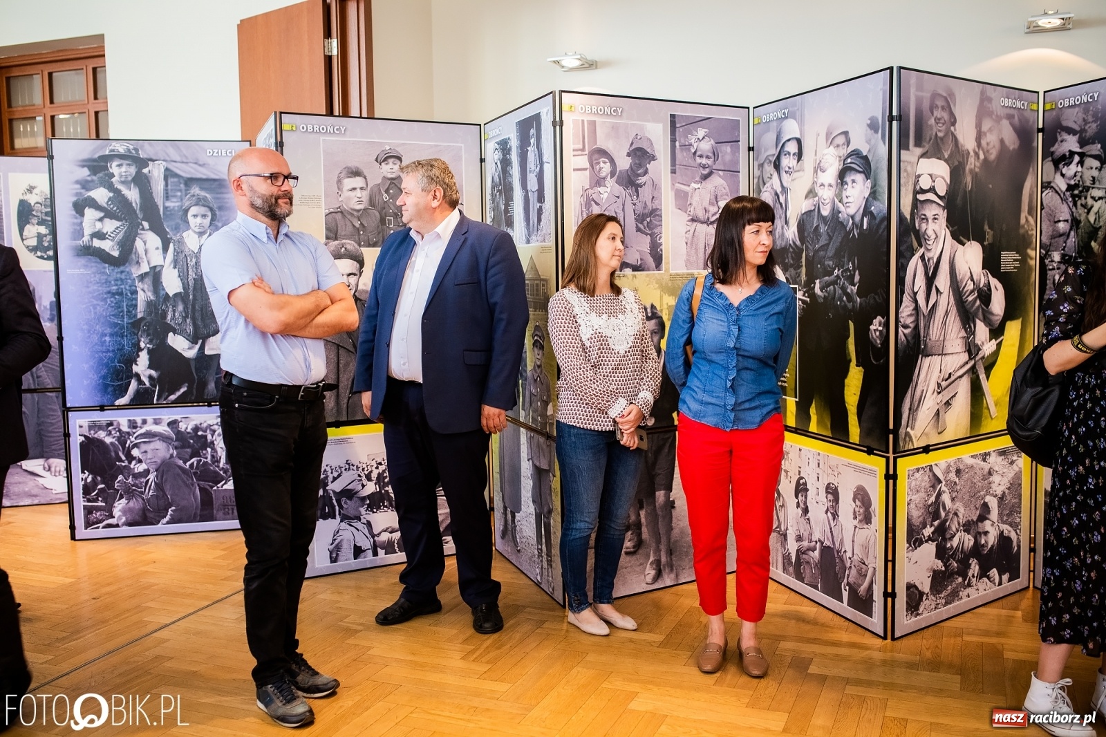 Zdjęcie w galerii na portalu naszraciborz.pl: Otwarcie wystawy Ukradzione dzieciństwo oraz projekcja filmu Kinderlager Pogrzebin wiadomości z regionu