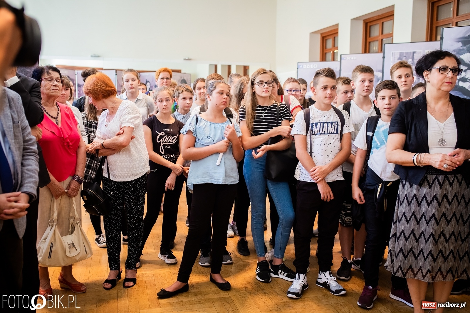 Zdjęcie w galerii na portalu naszraciborz.pl: Otwarcie wystawy Ukradzione dzieciństwo oraz projekcja filmu Kinderlager Pogrzebin wiadomości z regionu