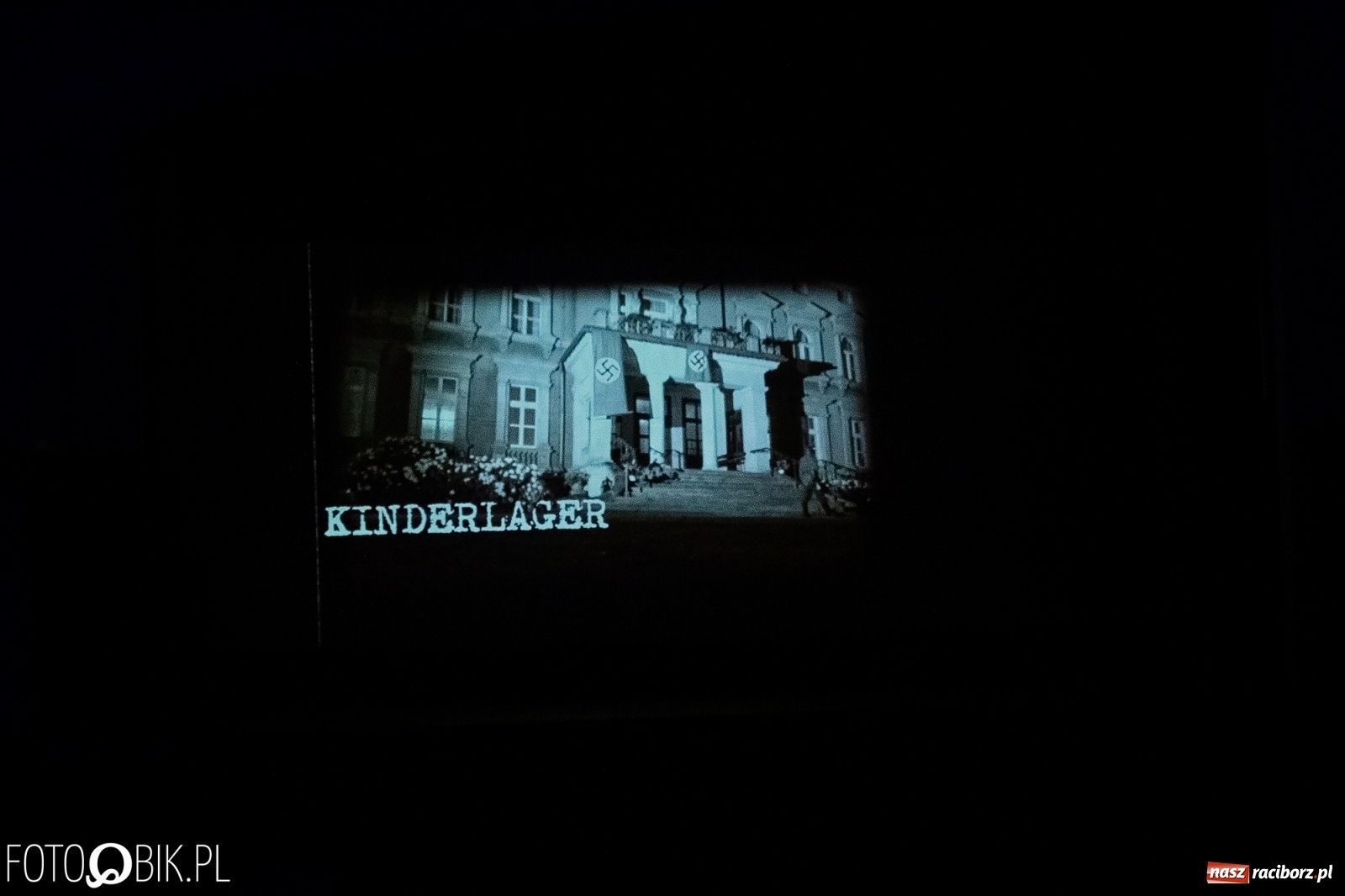 Zdjęcie w galerii na portalu naszraciborz.pl: Otwarcie wystawy Ukradzione dzieciństwo oraz projekcja filmu Kinderlager Pogrzebin wiadomości z regionu