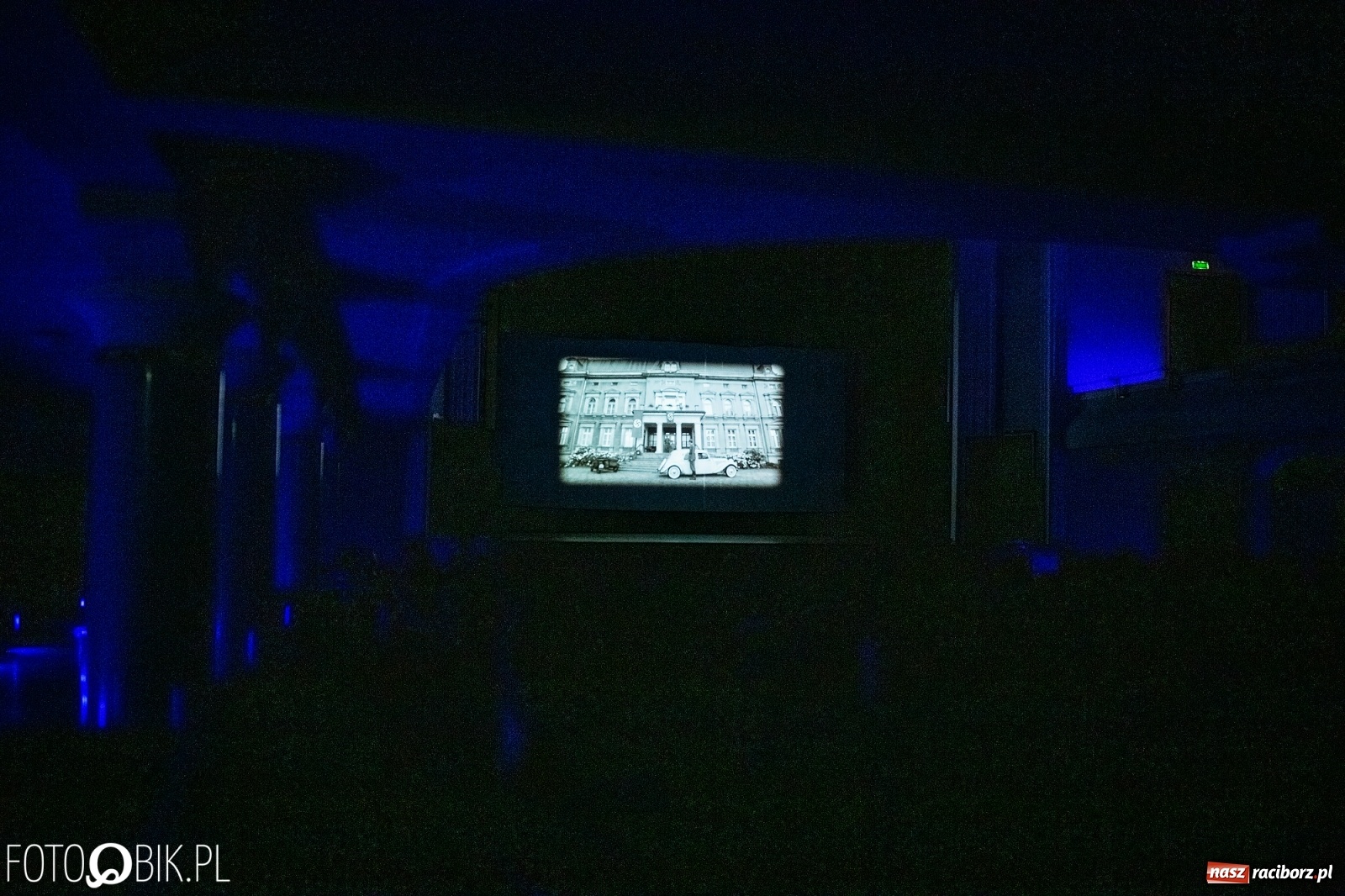 Zdjęcie w galerii na portalu naszraciborz.pl: Otwarcie wystawy Ukradzione dzieciństwo oraz projekcja filmu Kinderlager Pogrzebin wiadomości z regionu