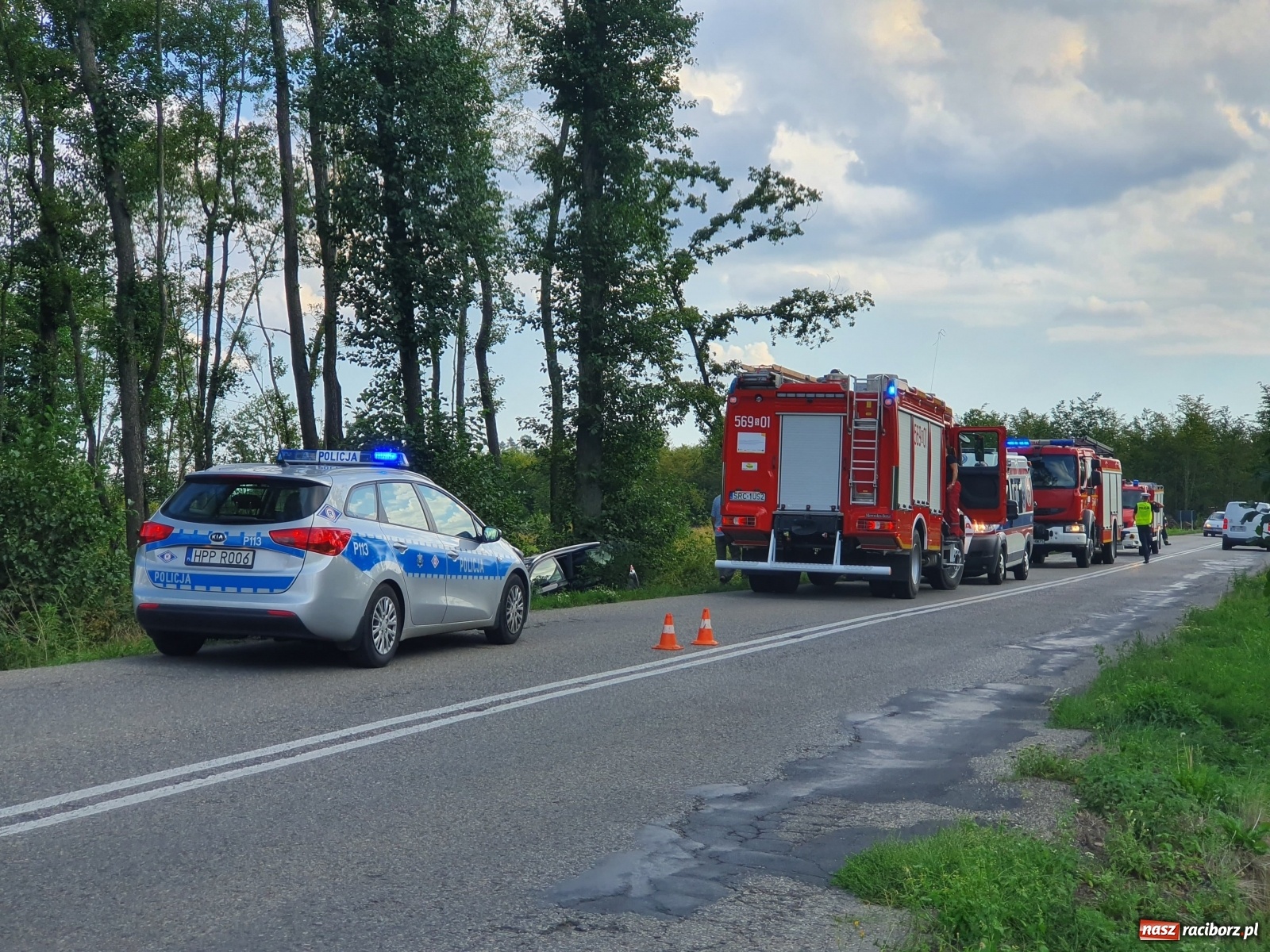 Zdjęcie w galerii na portalu naszraciborz.pl: Samochód wypadł z drogi Nędza-Kuźnia Raciborska  wiadomości z regionu