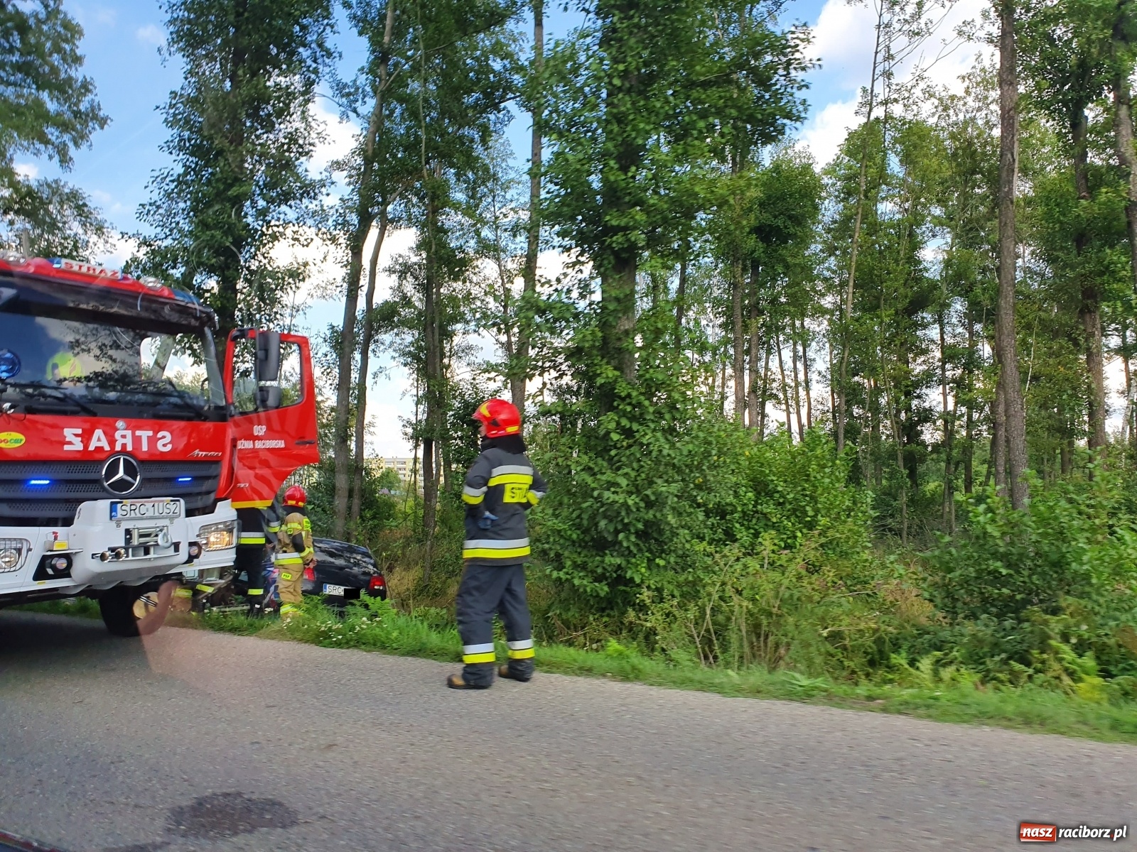 Zdjęcie w galerii na portalu naszraciborz.pl: Samochód wypadł z drogi Nędza-Kuźnia Raciborska  wiadomości z regionu