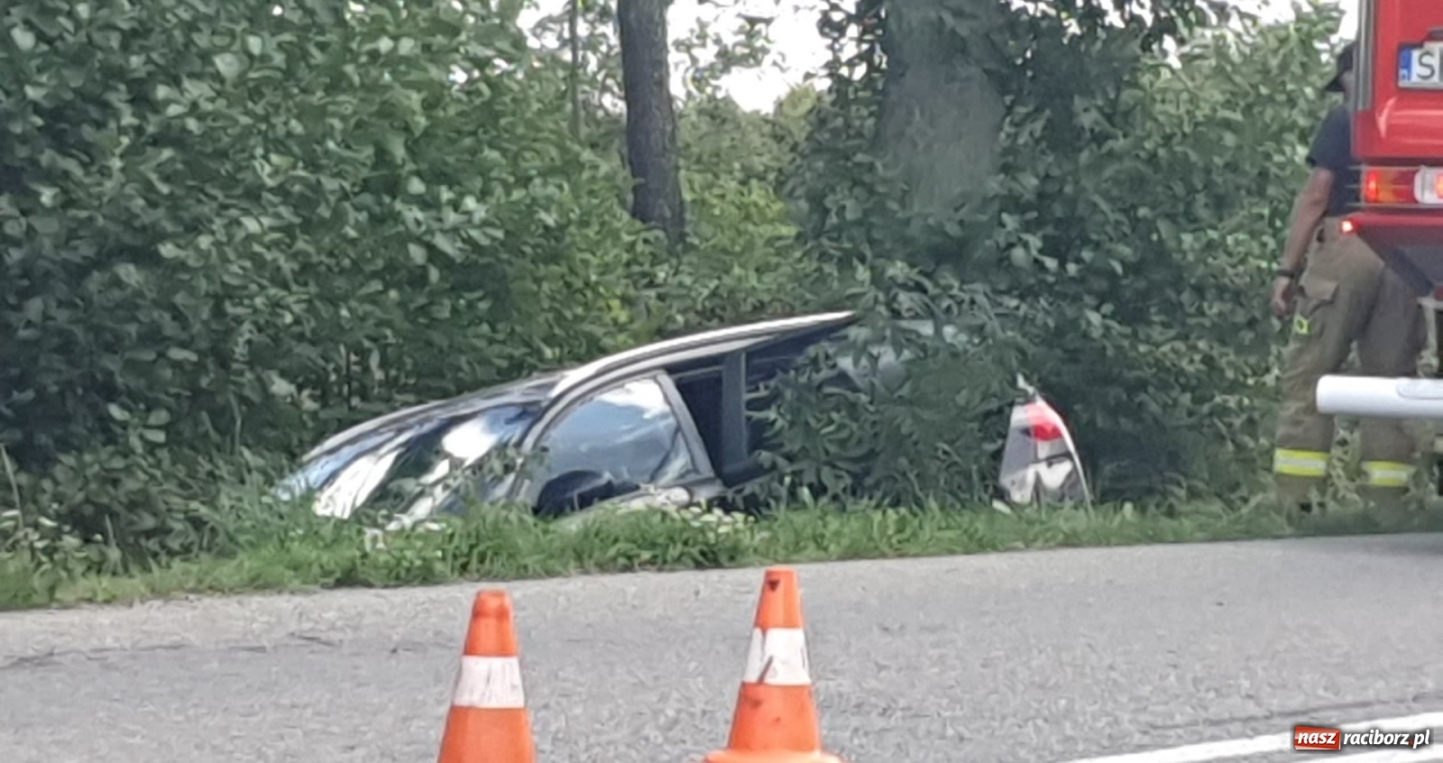 Zdjęcie w galerii na portalu naszraciborz.pl: Samochód wypadł z drogi Nędza-Kuźnia Raciborska  wiadomości z regionu