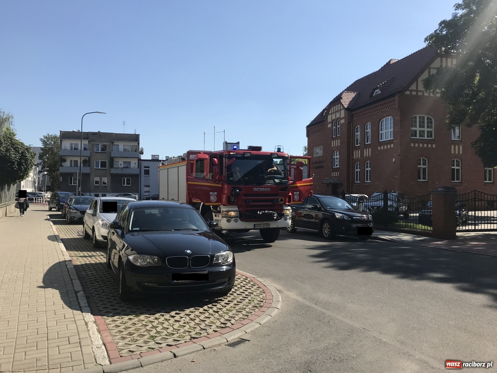Zdjęcie w galerii na portalu naszraciborz.pl: Mężczyzna miał grozić, że skoczy z dzieckiem z balkonu [FOTO] wiadomości z regionu