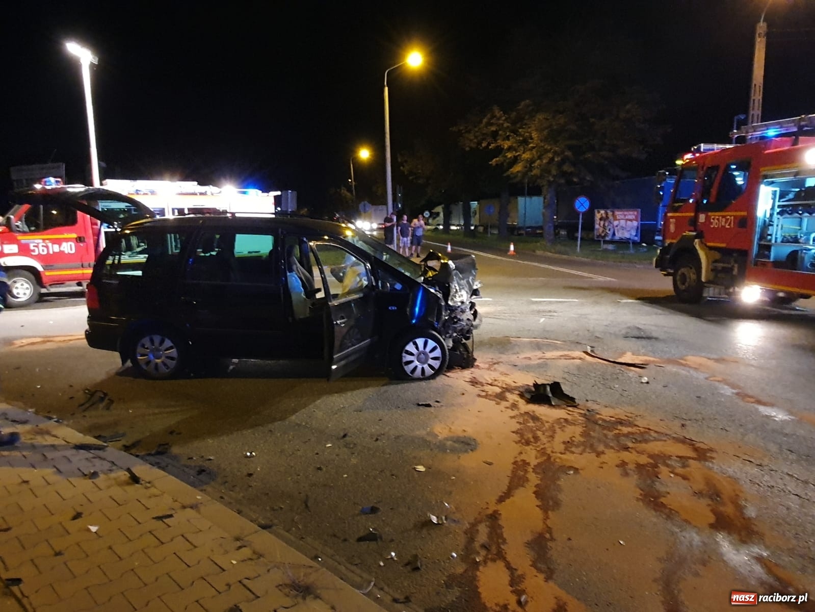 Zdjęcie w galerii na portalu naszraciborz.pl: Zderzenie na mycie. Kilka osób rannych [FOTO]  wiadomości z regionu