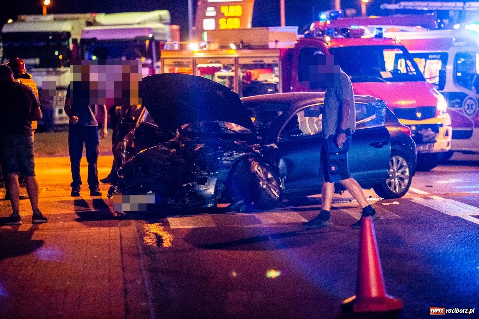 Zdjęcie w galerii na portalu naszraciborz.pl: Zderzenie na mycie. Kilka osób rannych [FOTO]  wiadomości z regionu