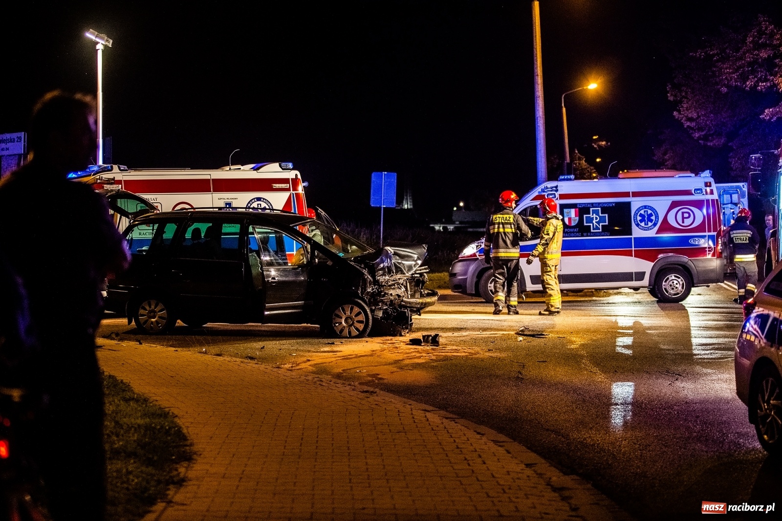 Zdjęcie w galerii na portalu naszraciborz.pl: Zderzenie na mycie. Kilka osób rannych [FOTO]  wiadomości z regionu