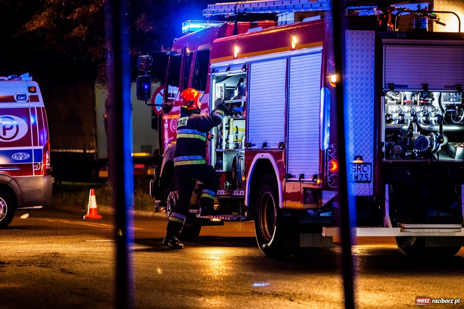 Zdjęcie w galerii na portalu naszraciborz.pl: Zderzenie na mycie. Kilka osób rannych [FOTO]  wiadomości z regionu