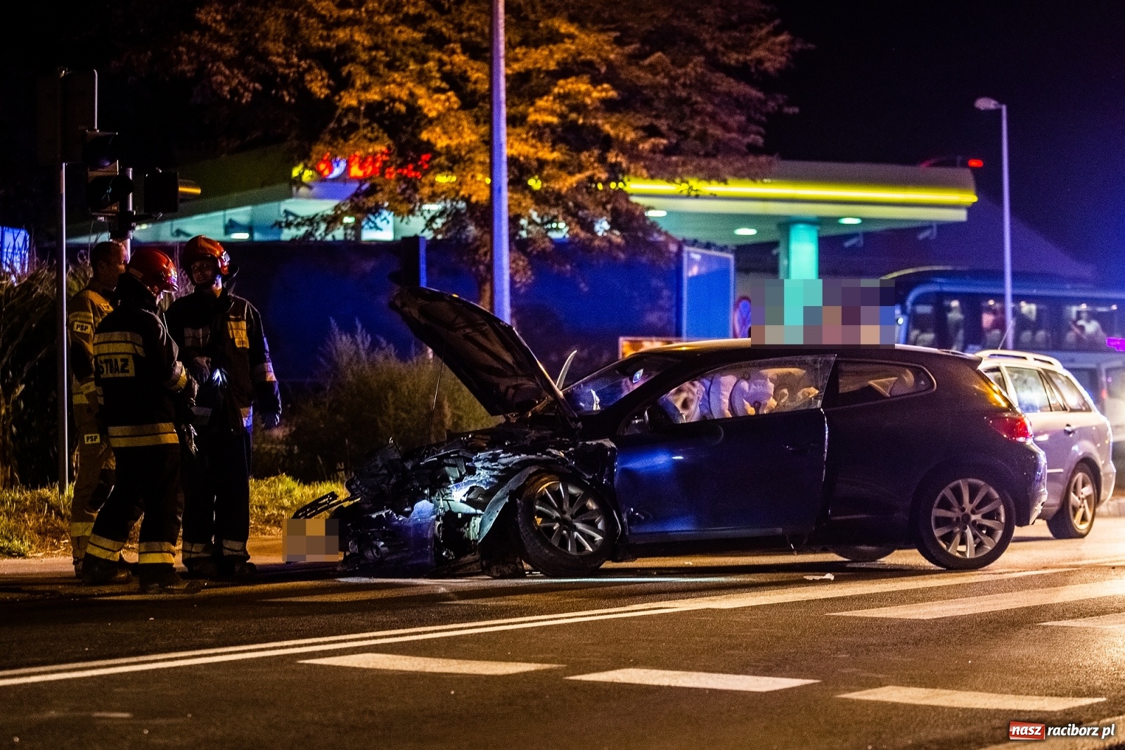 Zdjęcie w galerii na portalu naszraciborz.pl: Zderzenie na mycie. Kilka osób rannych [FOTO]  wiadomości z regionu