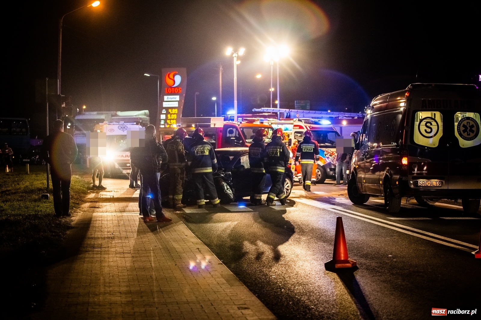 Zdjęcie w galerii na portalu naszraciborz.pl: Zderzenie na mycie. Kilka osób rannych [FOTO]  wiadomości z regionu