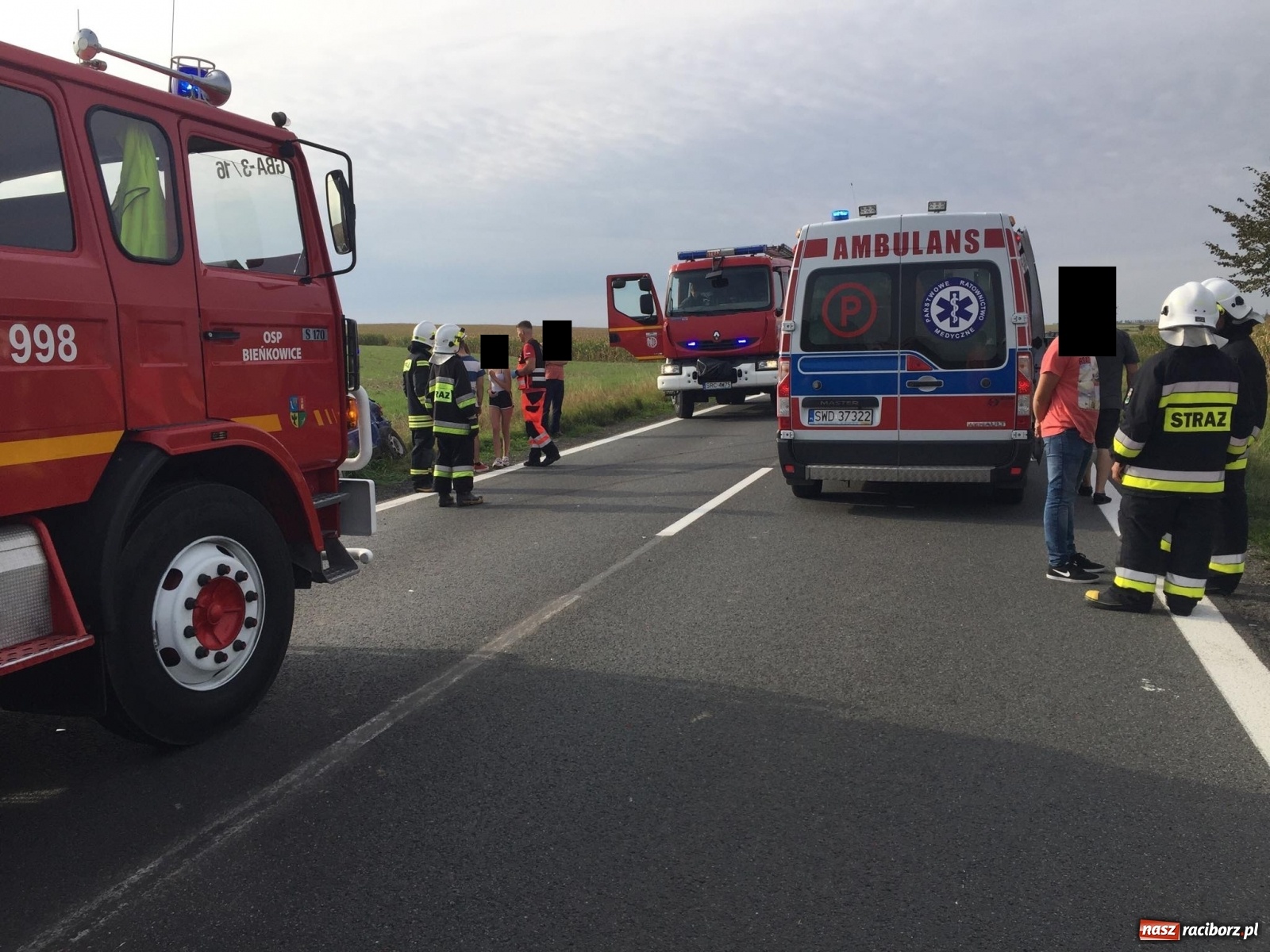 Zdjęcie w galerii na portalu naszraciborz.pl: Groźne zderzenie pojazdów na DK 45 przed Bieńkowicami [FOTO] wiadomości z regionu