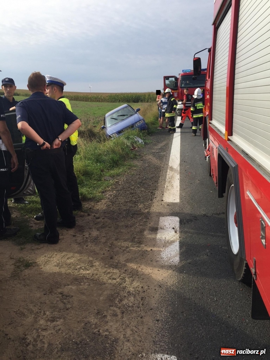 Zdjęcie w galerii na portalu naszraciborz.pl: Groźne zderzenie pojazdów na DK 45 przed Bieńkowicami [FOTO] wiadomości z regionu