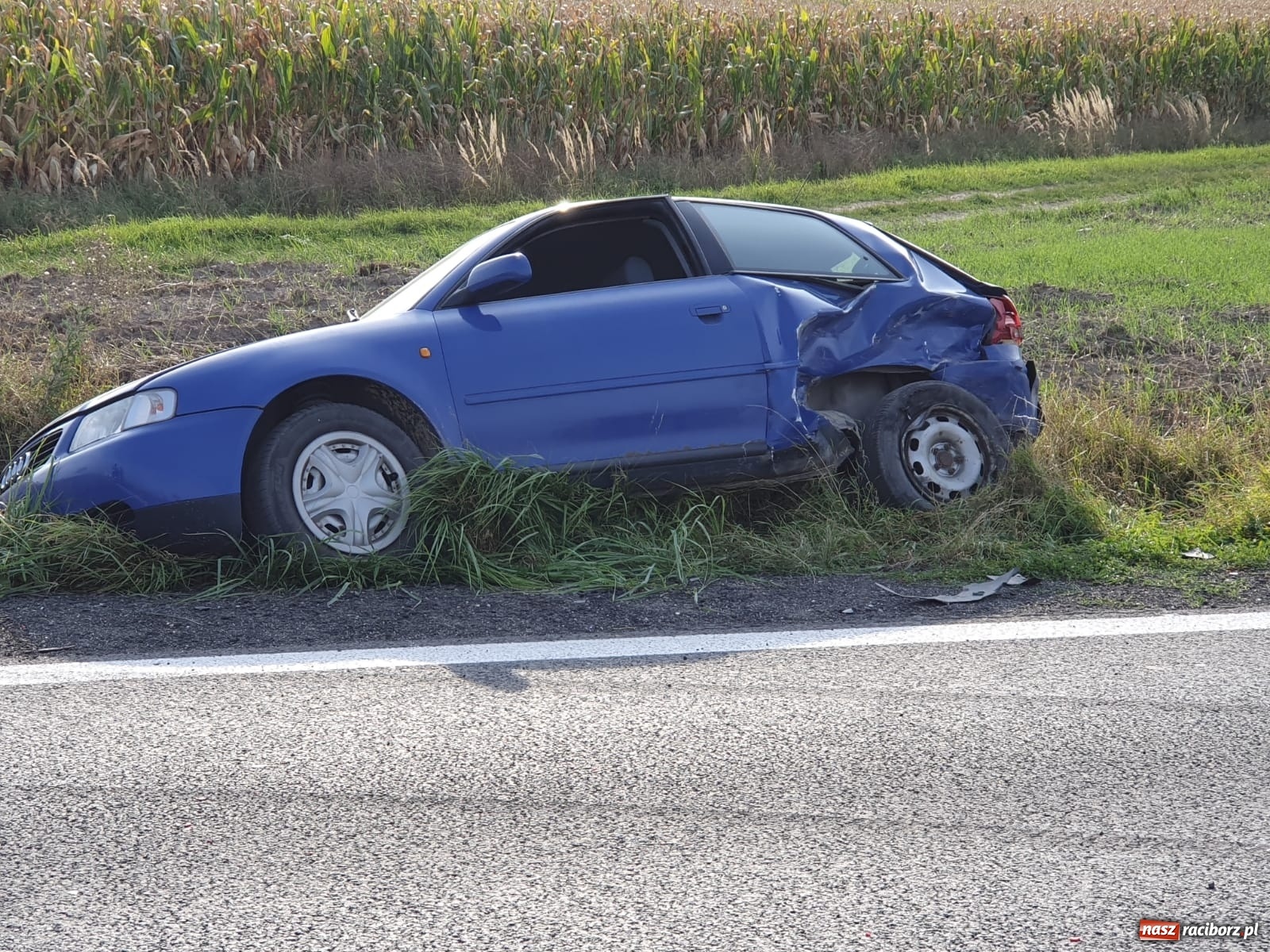 Zdjęcie w galerii na portalu naszraciborz.pl: Groźne zderzenie pojazdów na DK 45 przed Bieńkowicami [FOTO] wiadomości z regionu