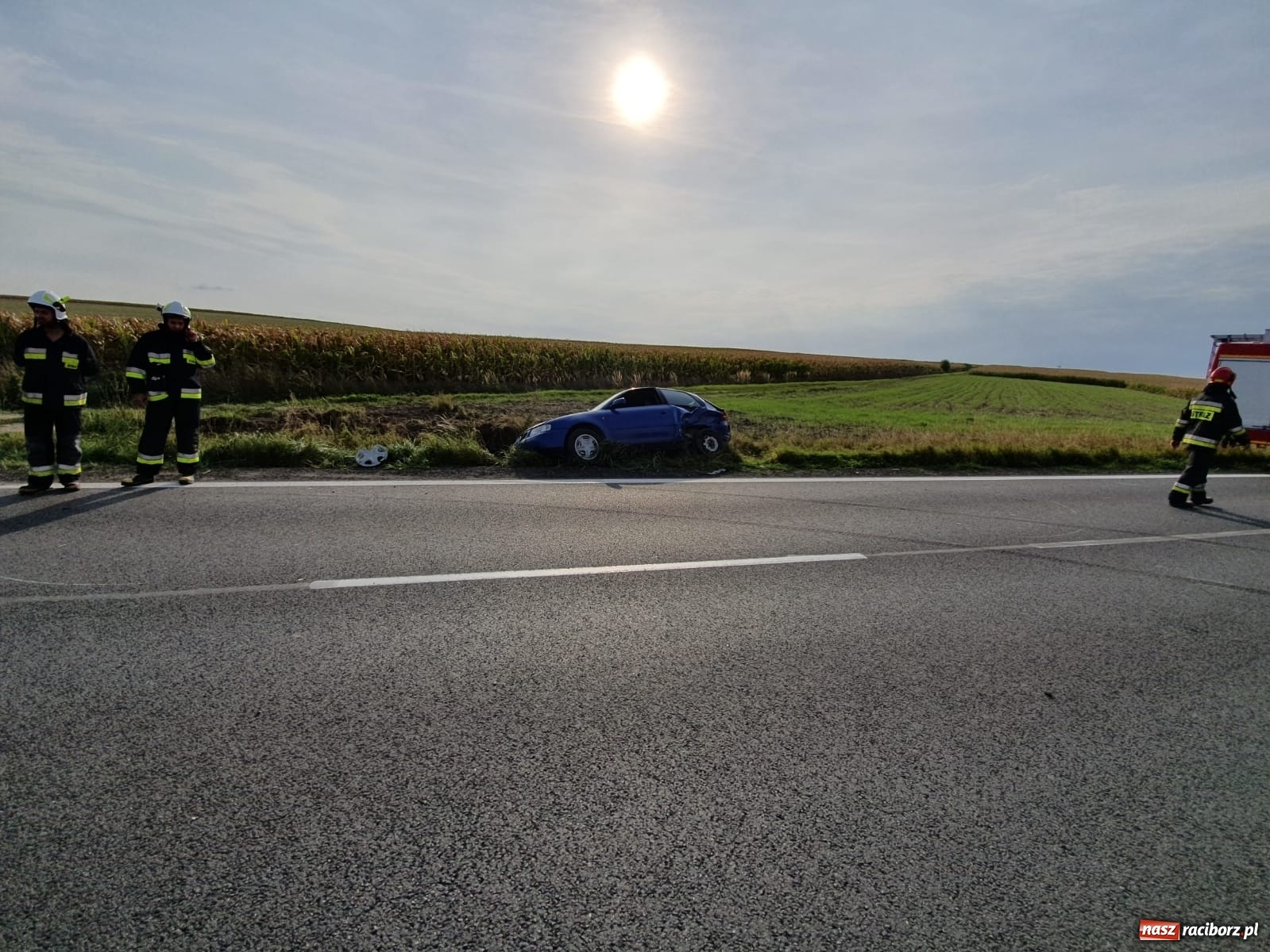Zdjęcie w galerii na portalu naszraciborz.pl: Groźne zderzenie pojazdów na DK 45 przed Bieńkowicami [FOTO] wiadomości z regionu