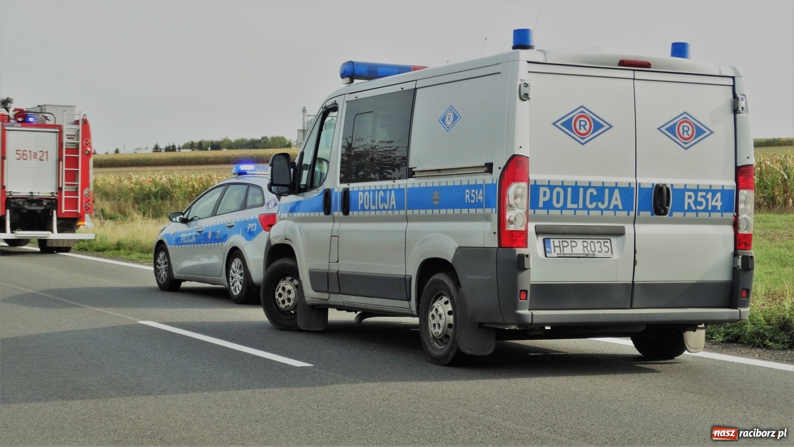 Zdjęcie w galerii na portalu naszraciborz.pl: Groźne zderzenie pojazdów na DK 45 przed Bieńkowicami [FOTO] wiadomości z regionu