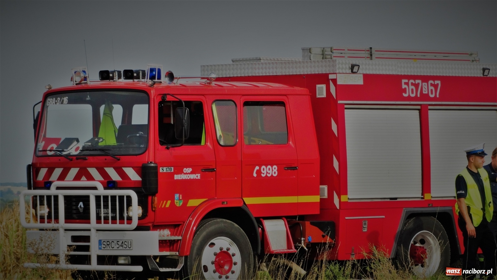 Zdjęcie w galerii na portalu naszraciborz.pl: Groźne zderzenie pojazdów na DK 45 przed Bieńkowicami [FOTO] wiadomości z regionu