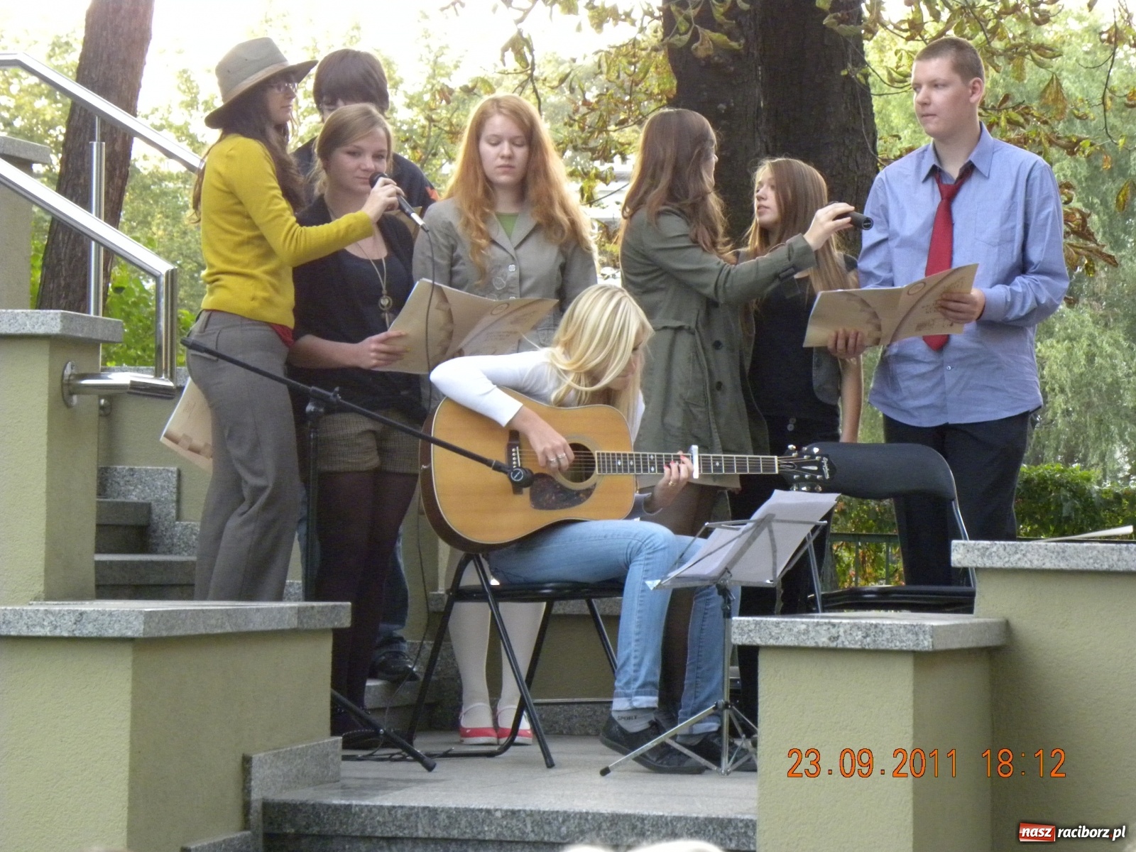 Zdjęcie w galerii na portalu naszraciborz.pl: Adapter, winyle, Janowski i Niedźwiecki [FOTO] wiadomości z regionu