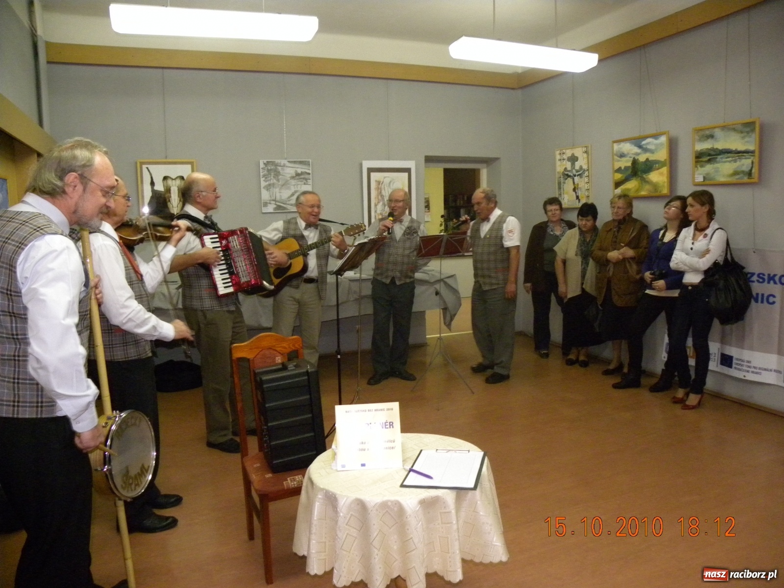 Zdjęcie w galerii na portalu naszraciborz.pl: Adapter, winyle, Janowski i Niedźwiecki [FOTO] wiadomości z regionu