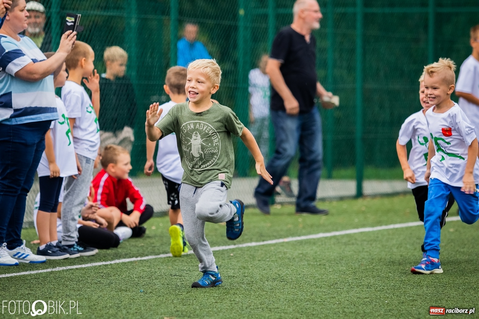 Zdjęcie w galerii na portalu naszraciborz.pl: Wolni od przemocy i uzależnień. Bieg profilaktyczny w Krzanowicach [FOTO i WIDEO] wiadomości z regionu