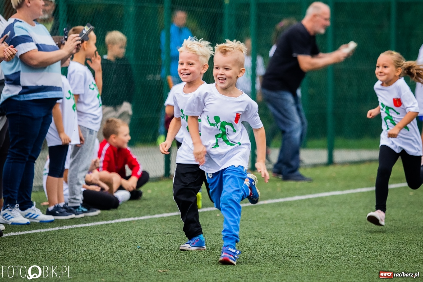 Zdjęcie w galerii na portalu naszraciborz.pl: Wolni od przemocy i uzależnień. Bieg profilaktyczny w Krzanowicach [FOTO i WIDEO] wiadomości z regionu