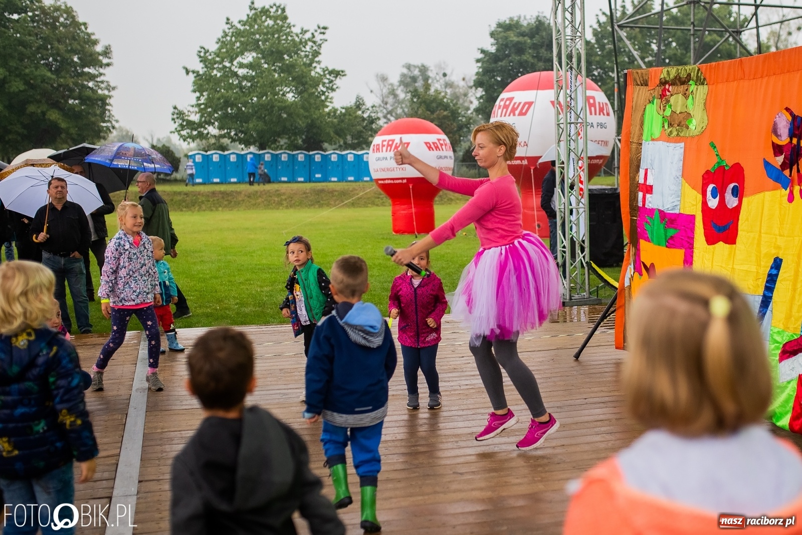 Zdjęcie w galerii na portalu naszraciborz.pl: Kombii gwiazdą festynu rodzinnego Rafako [FOTO i WIDEO] wiadomości z regionu