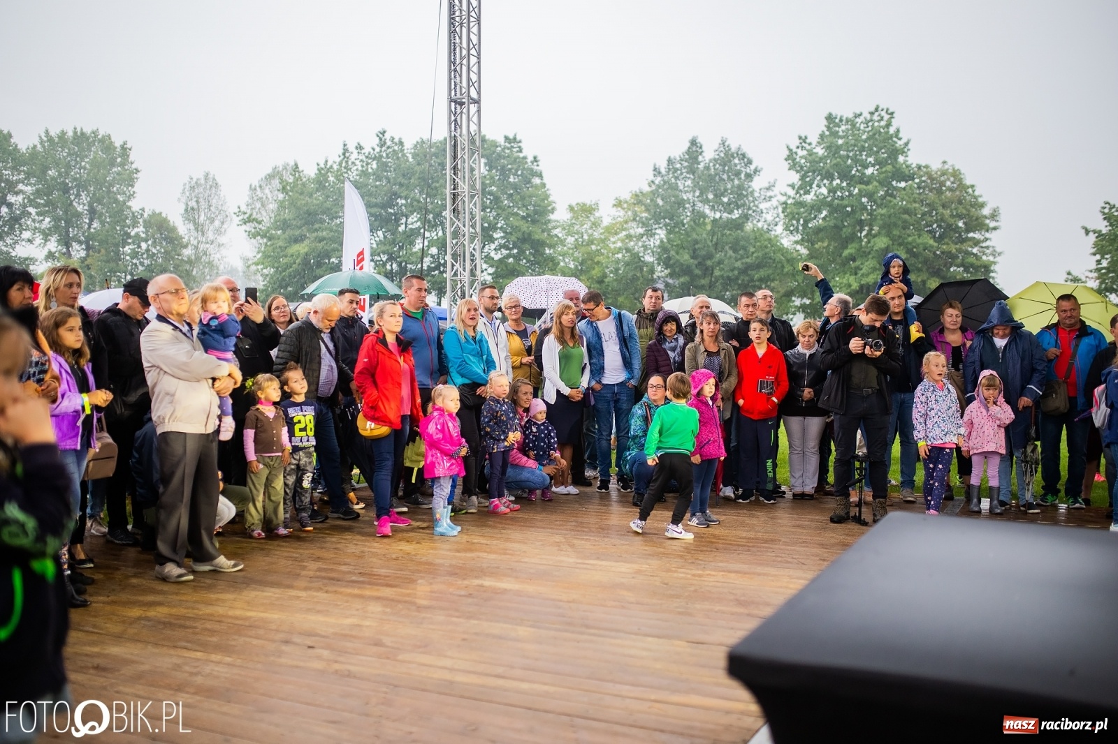 Zdjęcie w galerii na portalu naszraciborz.pl: Kombii gwiazdą festynu rodzinnego Rafako [FOTO i WIDEO] wiadomości z regionu