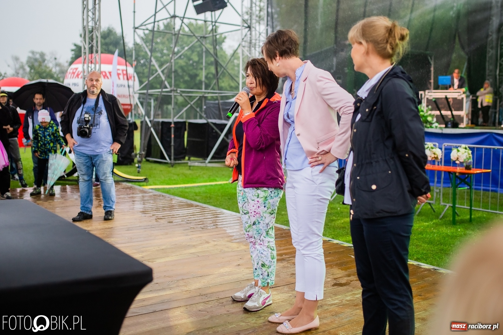 Zdjęcie w galerii na portalu naszraciborz.pl: Kombii gwiazdą festynu rodzinnego Rafako [FOTO i WIDEO] wiadomości z regionu