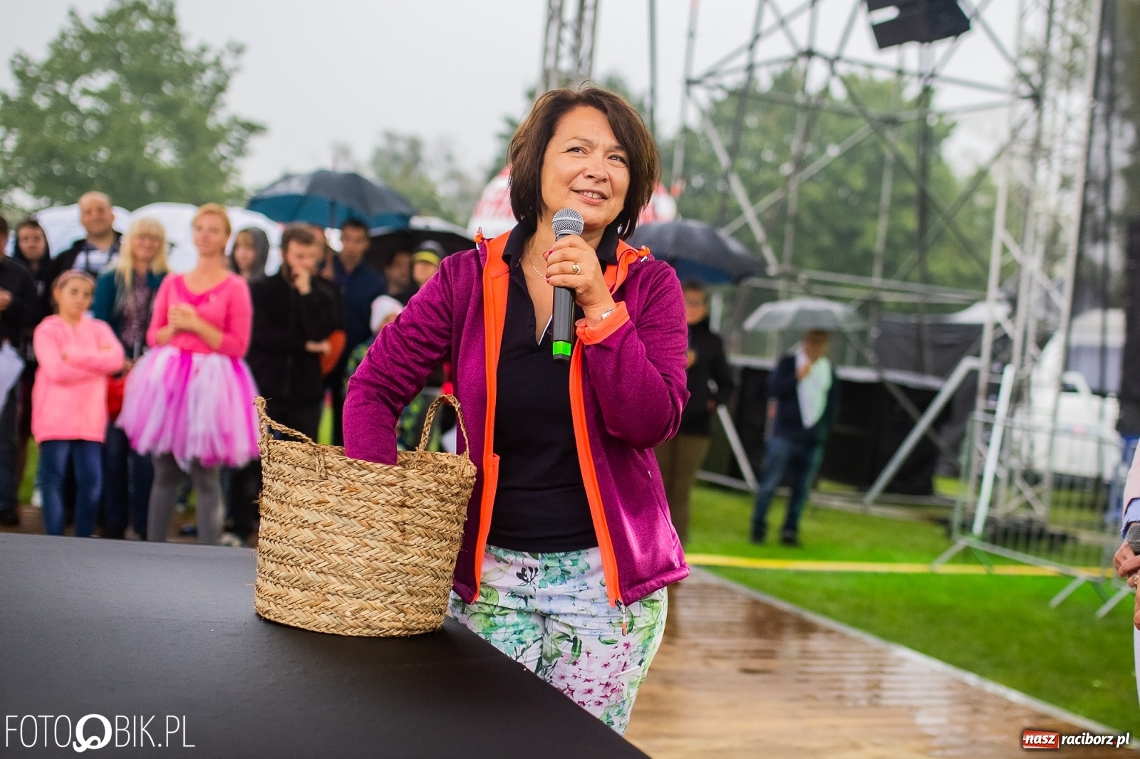 Zdjęcie w galerii na portalu naszraciborz.pl: Kombii gwiazdą festynu rodzinnego Rafako [FOTO i WIDEO] wiadomości z regionu