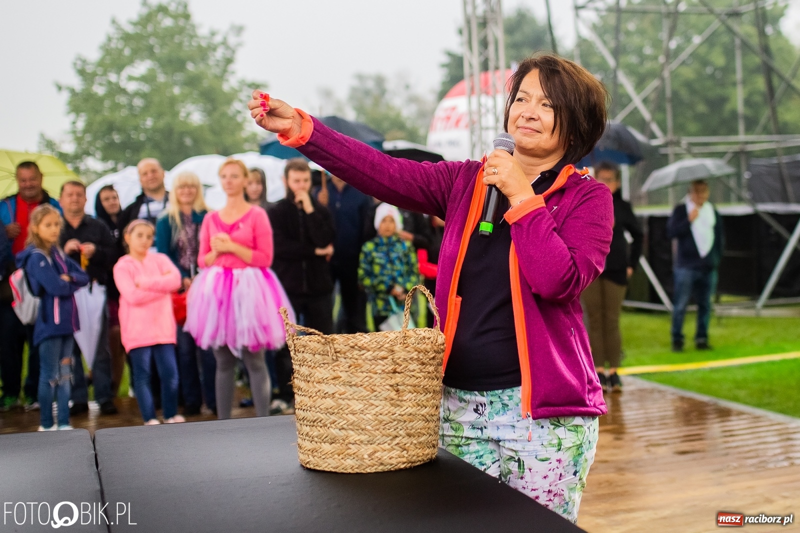 Zdjęcie w galerii na portalu naszraciborz.pl: Kombii gwiazdą festynu rodzinnego Rafako [FOTO i WIDEO] wiadomości z regionu