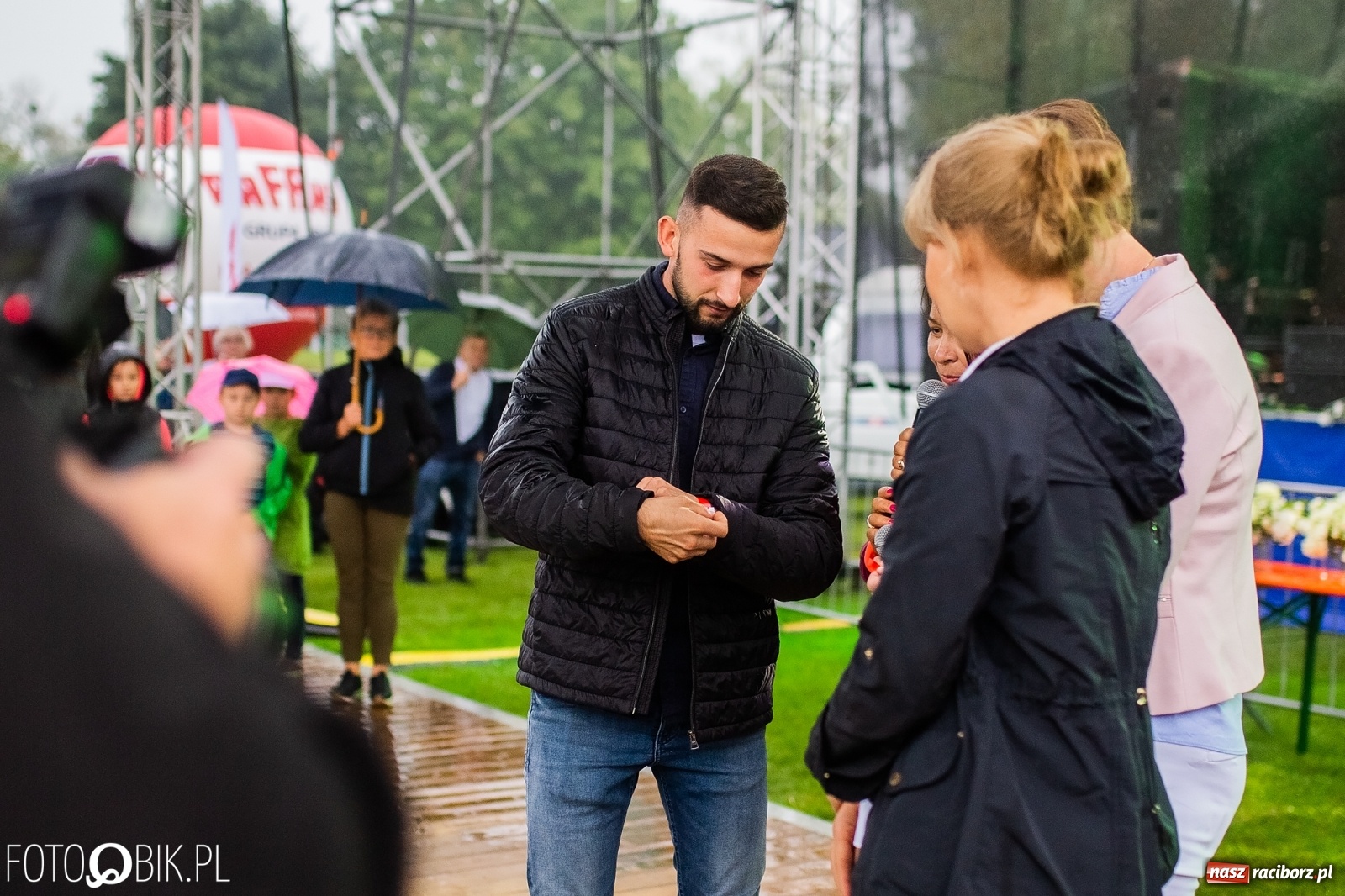 Zdjęcie w galerii na portalu naszraciborz.pl: Kombii gwiazdą festynu rodzinnego Rafako [FOTO i WIDEO] wiadomości z regionu