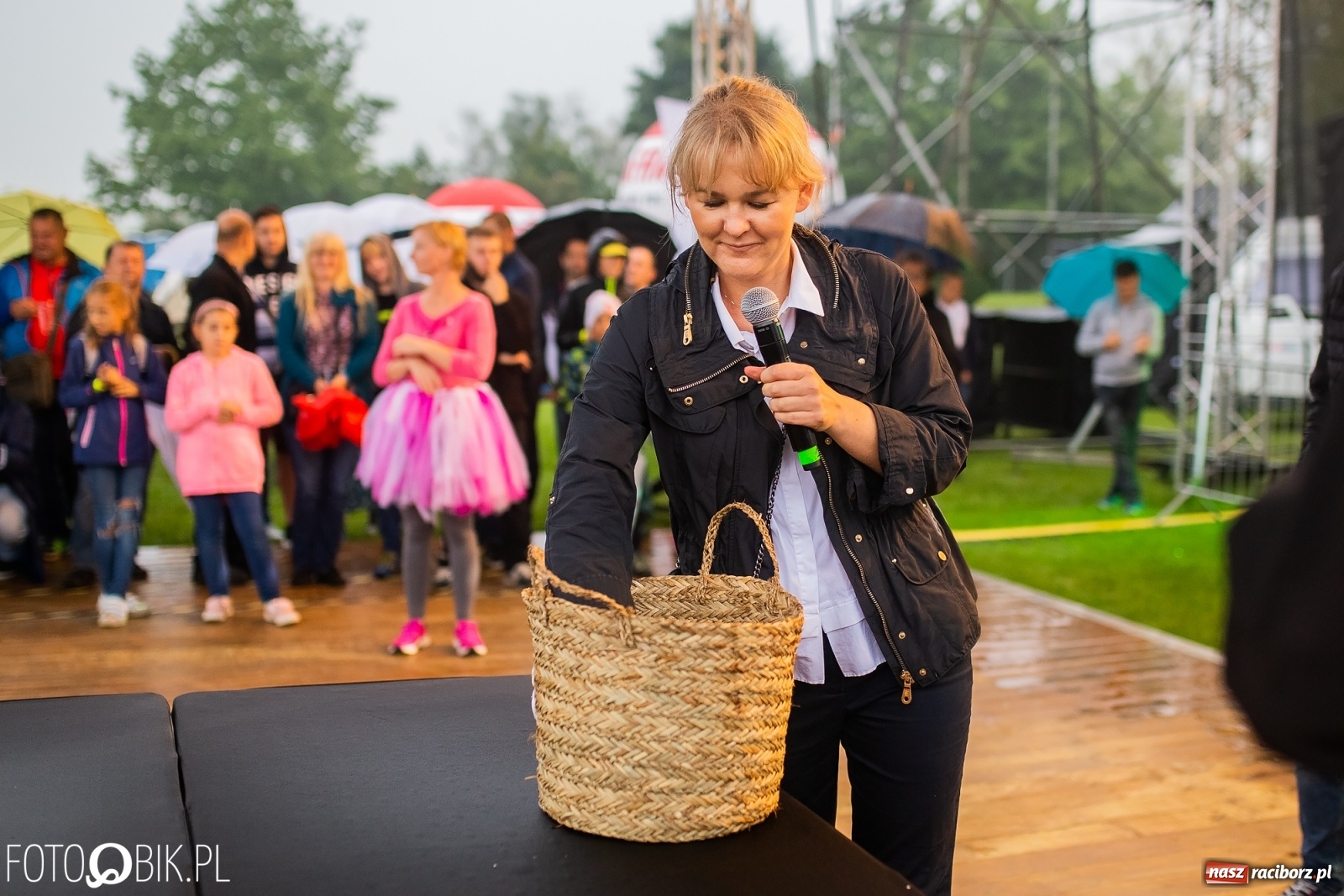 Zdjęcie w galerii na portalu naszraciborz.pl: Kombii gwiazdą festynu rodzinnego Rafako [FOTO i WIDEO] wiadomości z regionu